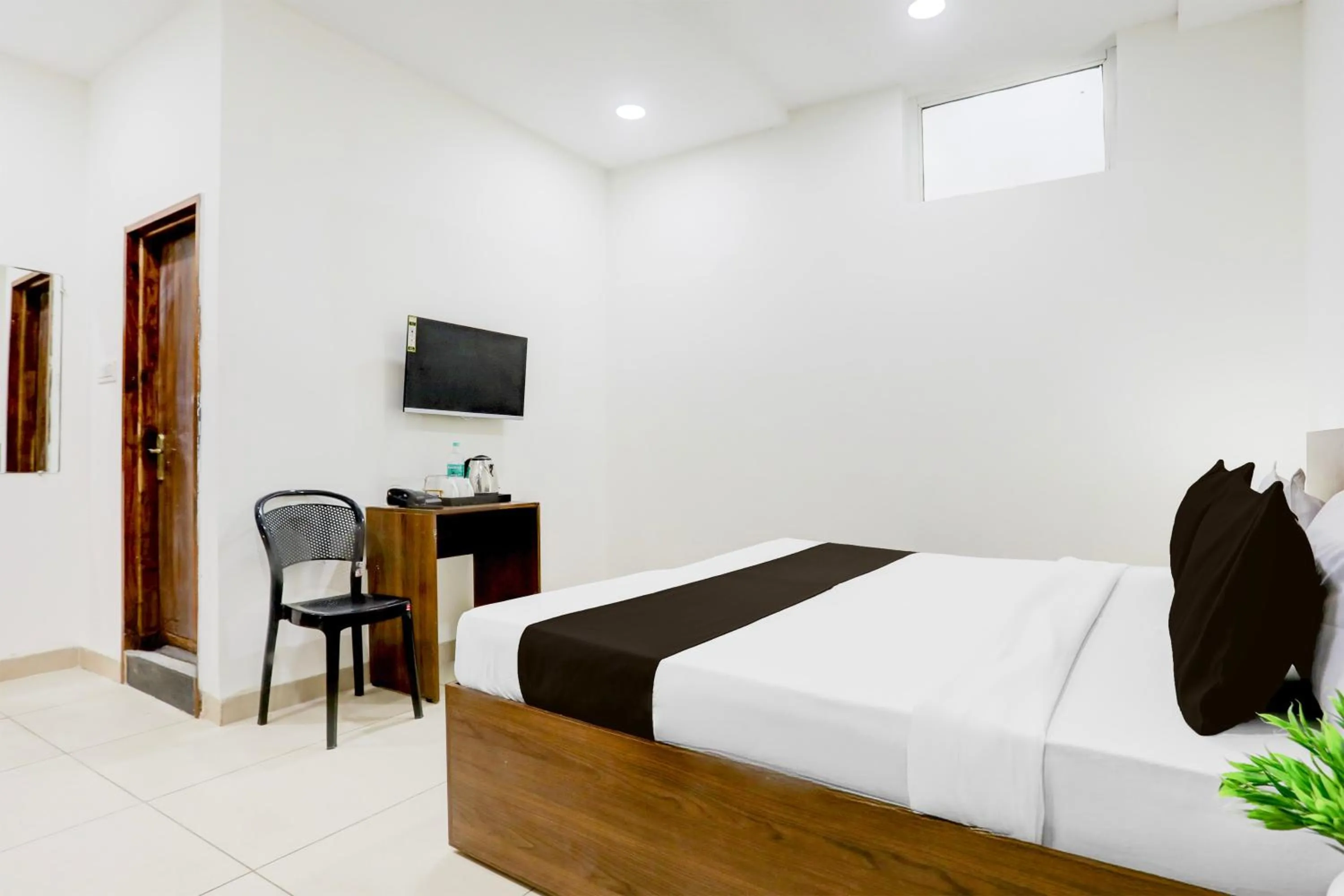 Bedroom, Bed in Townhouse DAVV University Indore Formerly Indrapuri