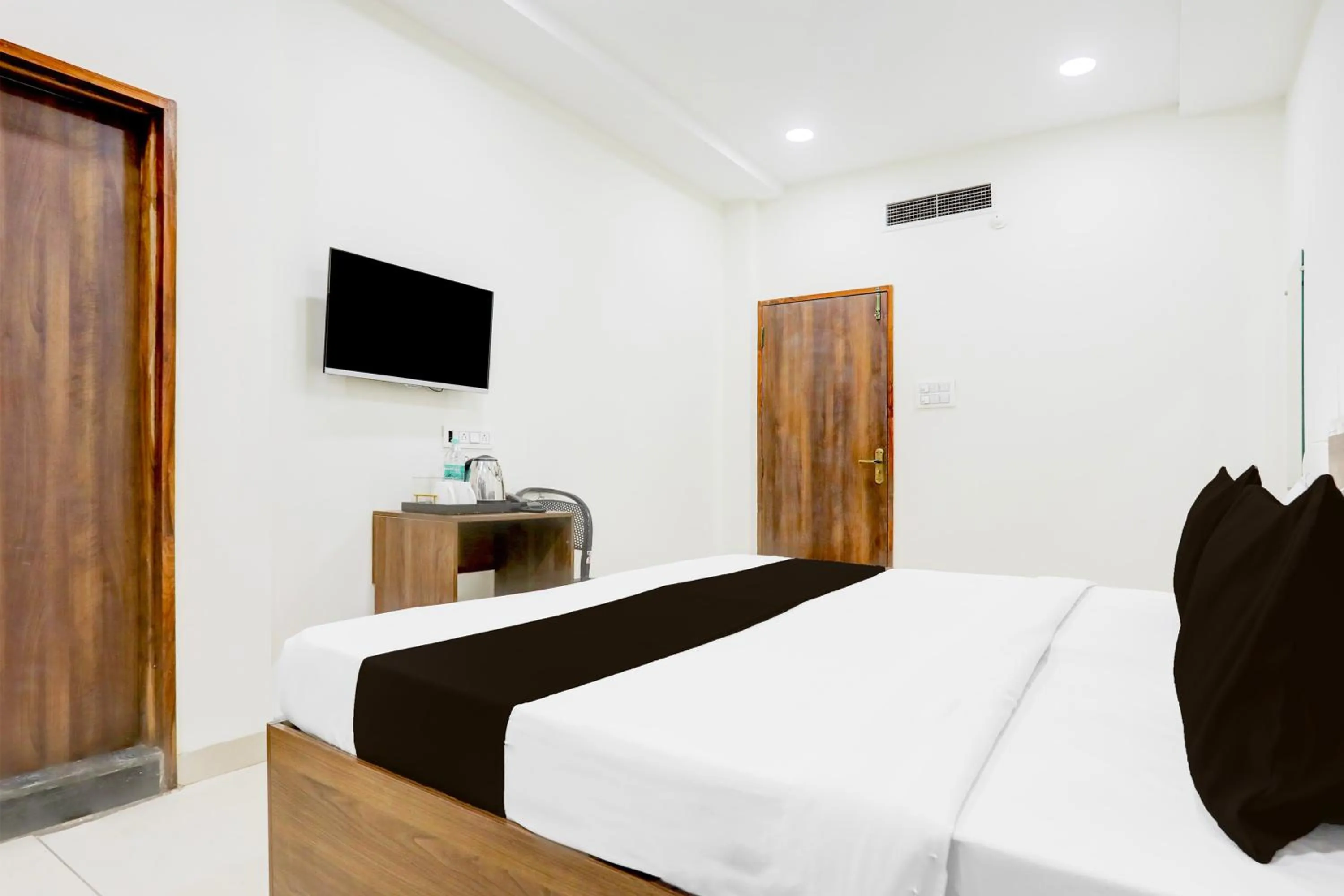 Bedroom, Bed in Townhouse DAVV University Indore Formerly Indrapuri