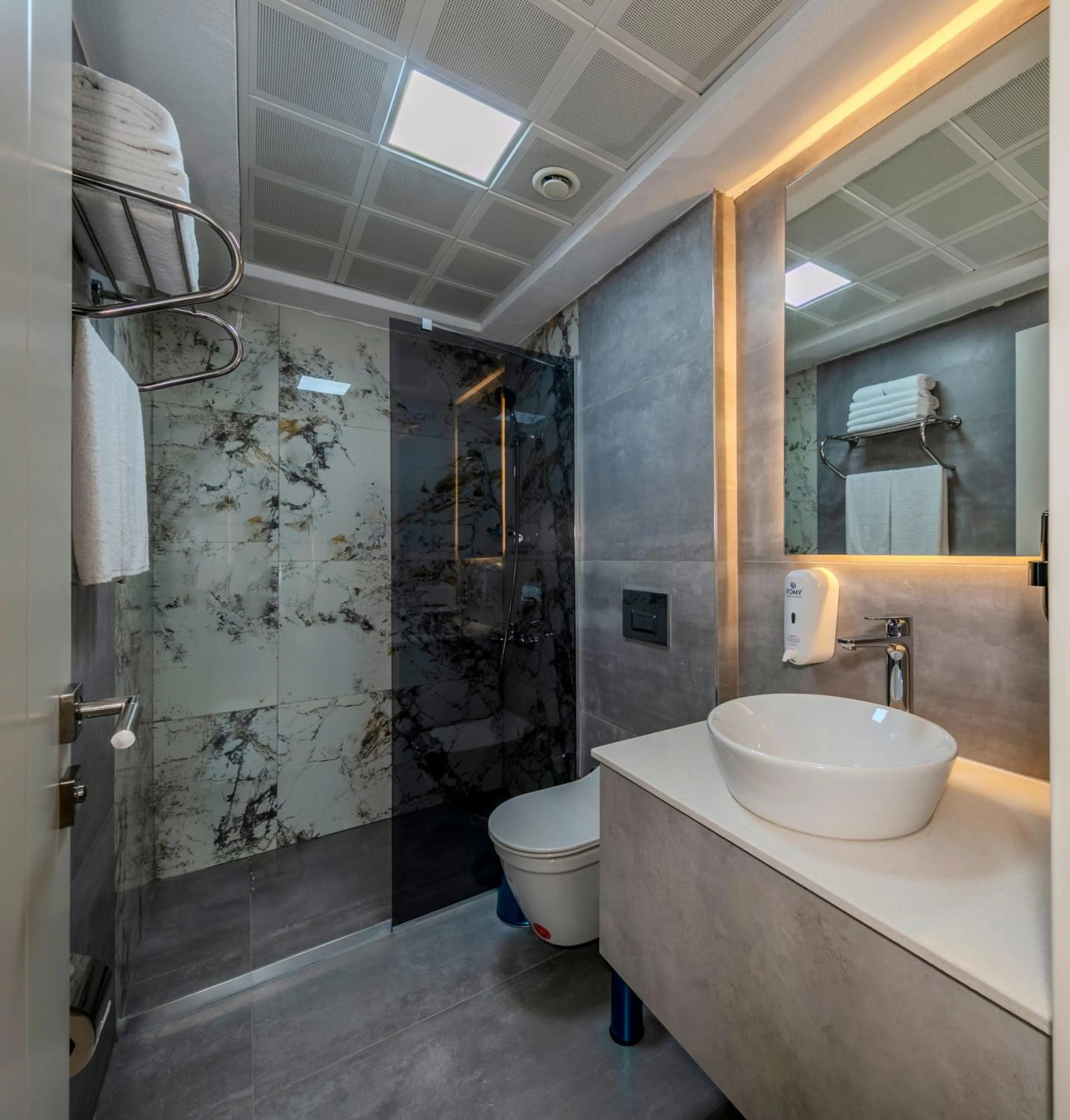 Shower in Airport Waves Hotel