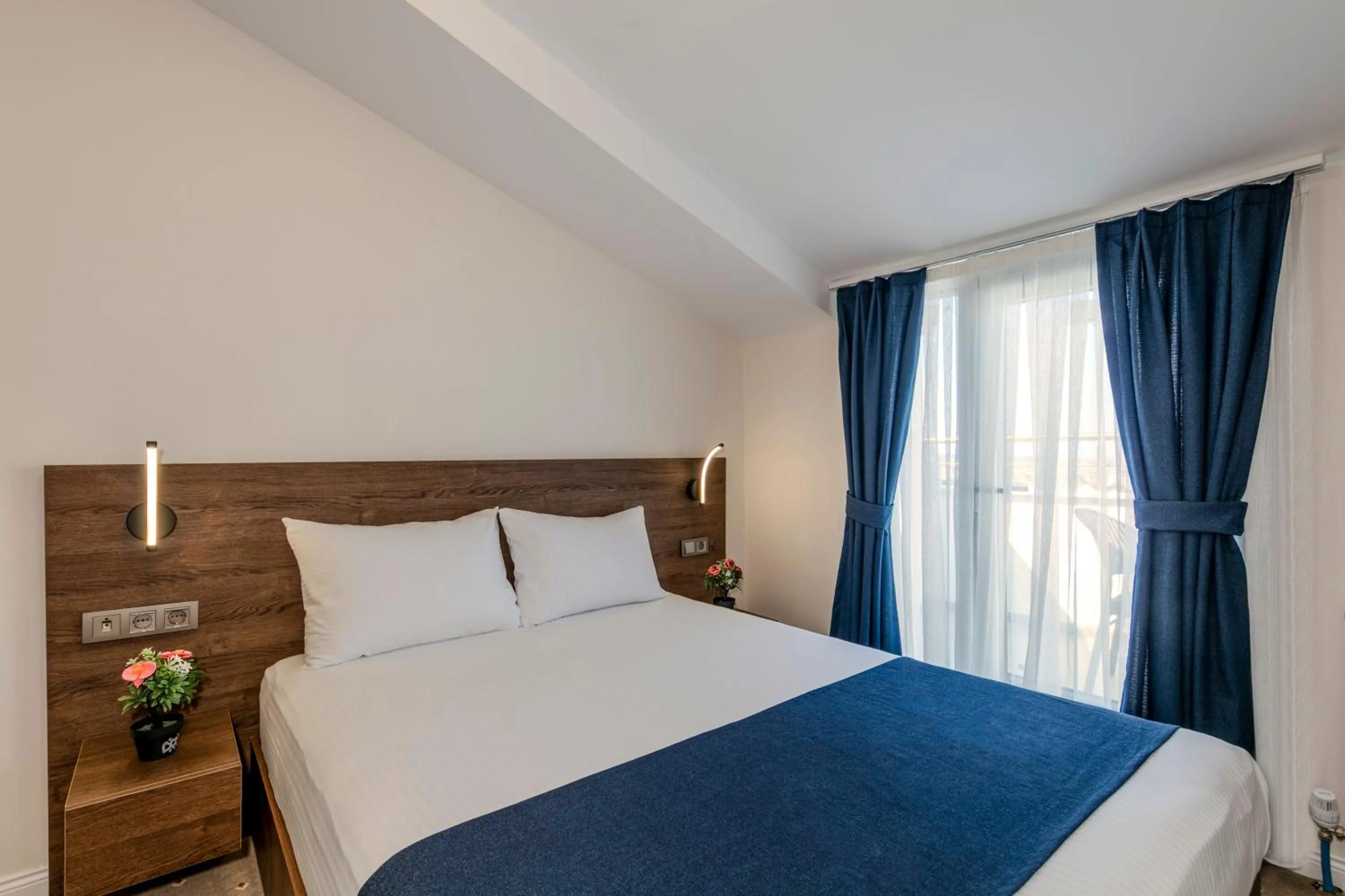 Bed in Airport Waves Hotel