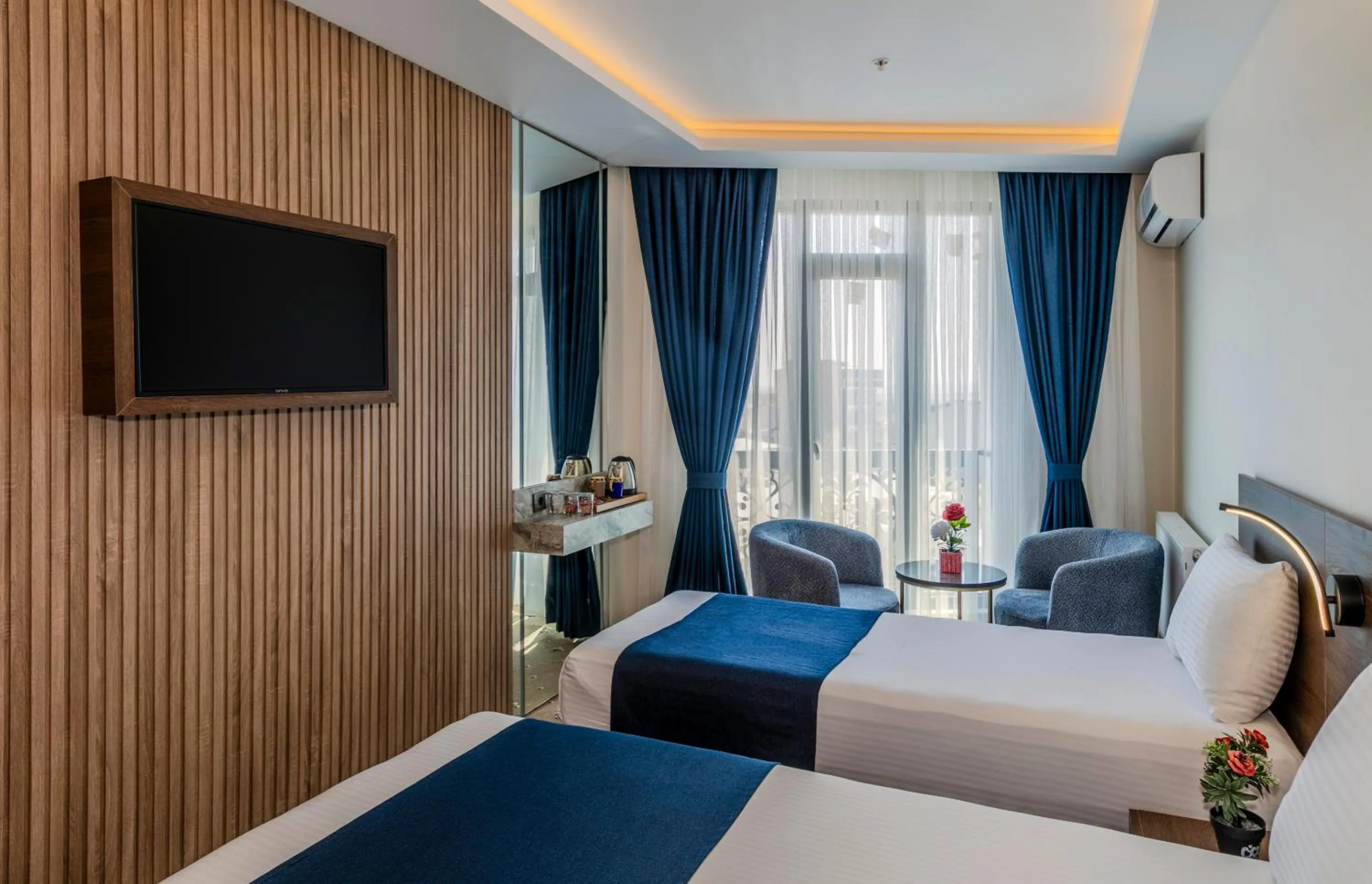 Bed in Airport Waves Hotel