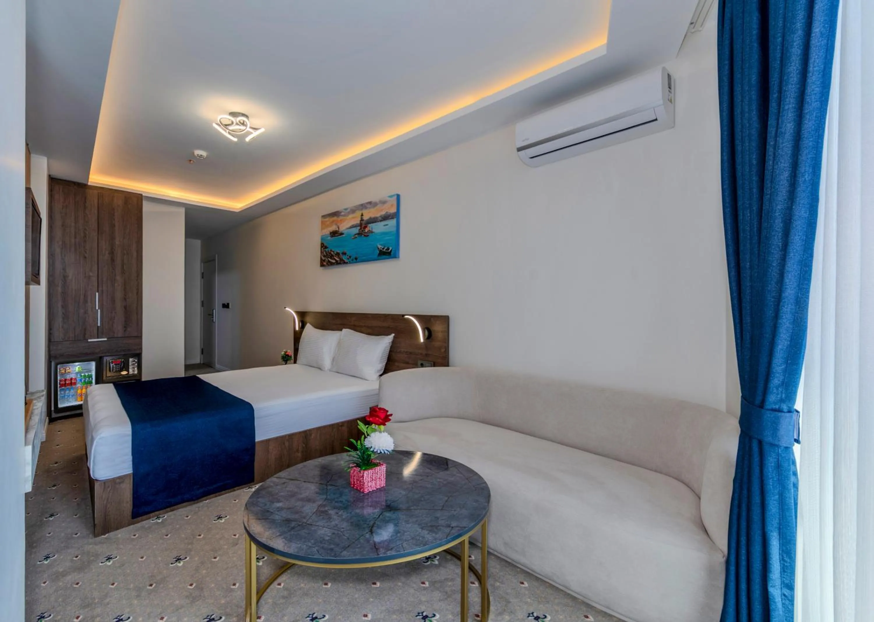 Bed in Airport Waves Hotel