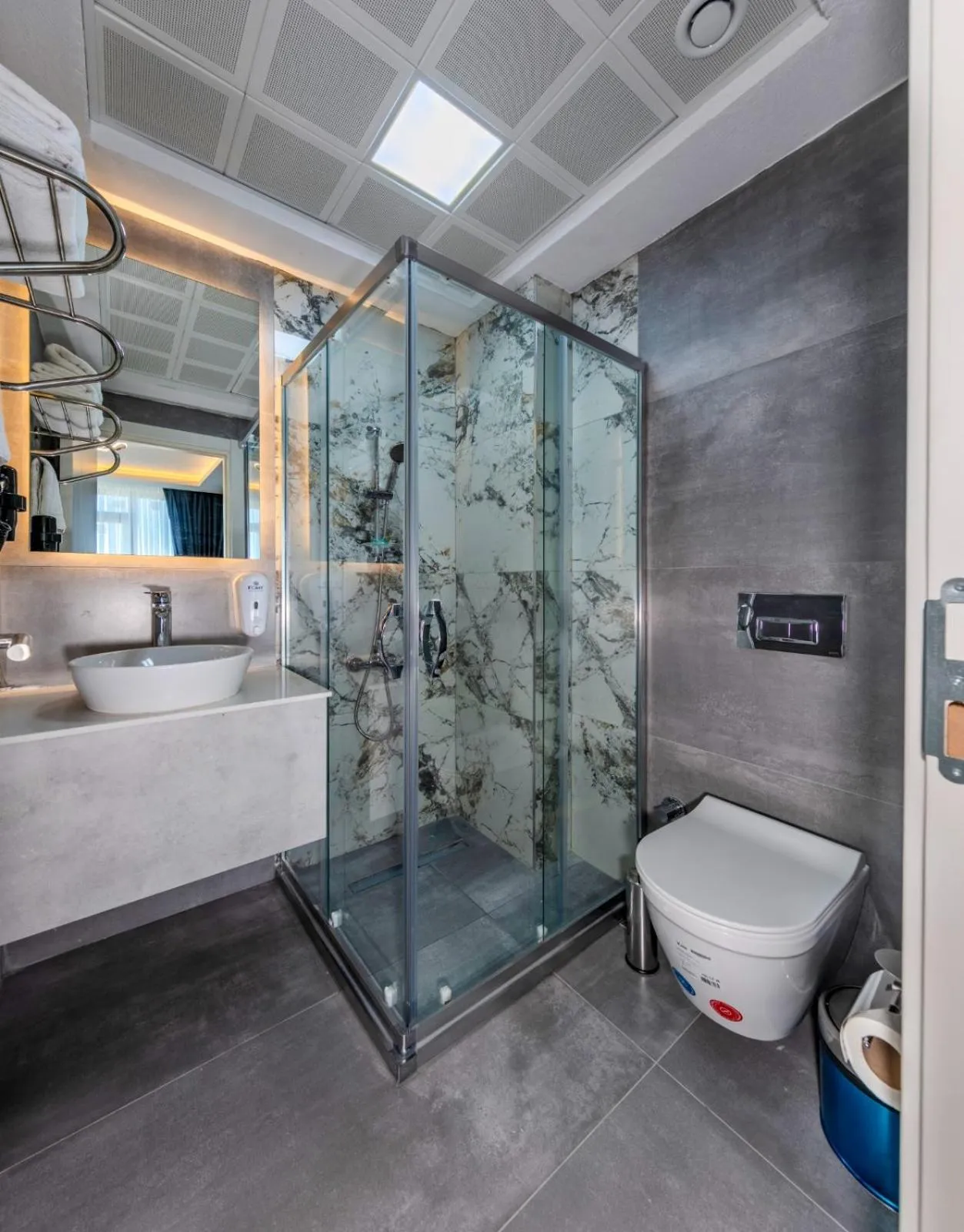 Bathroom in Airport Waves Hotel