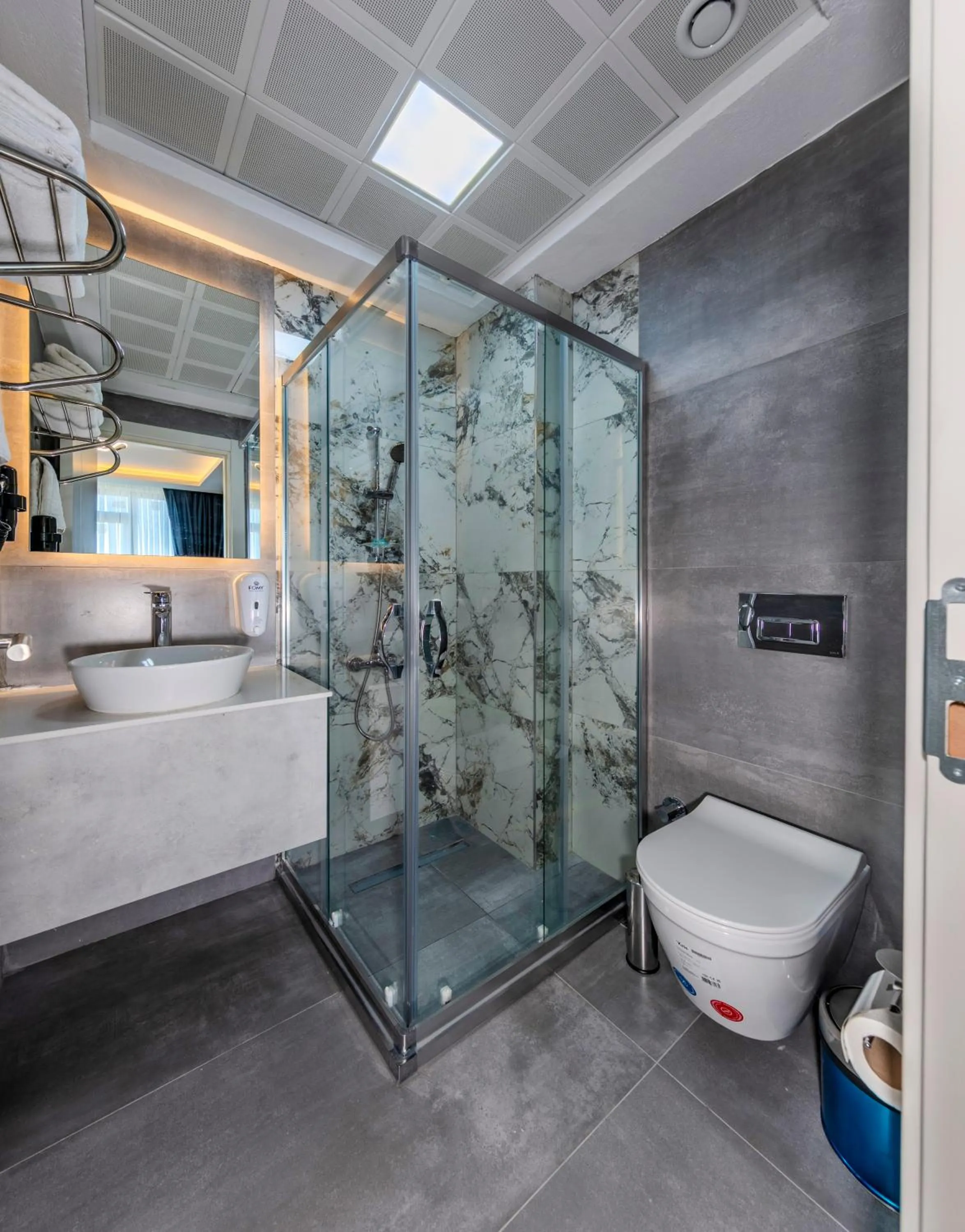 Shower in Airport Waves Hotel