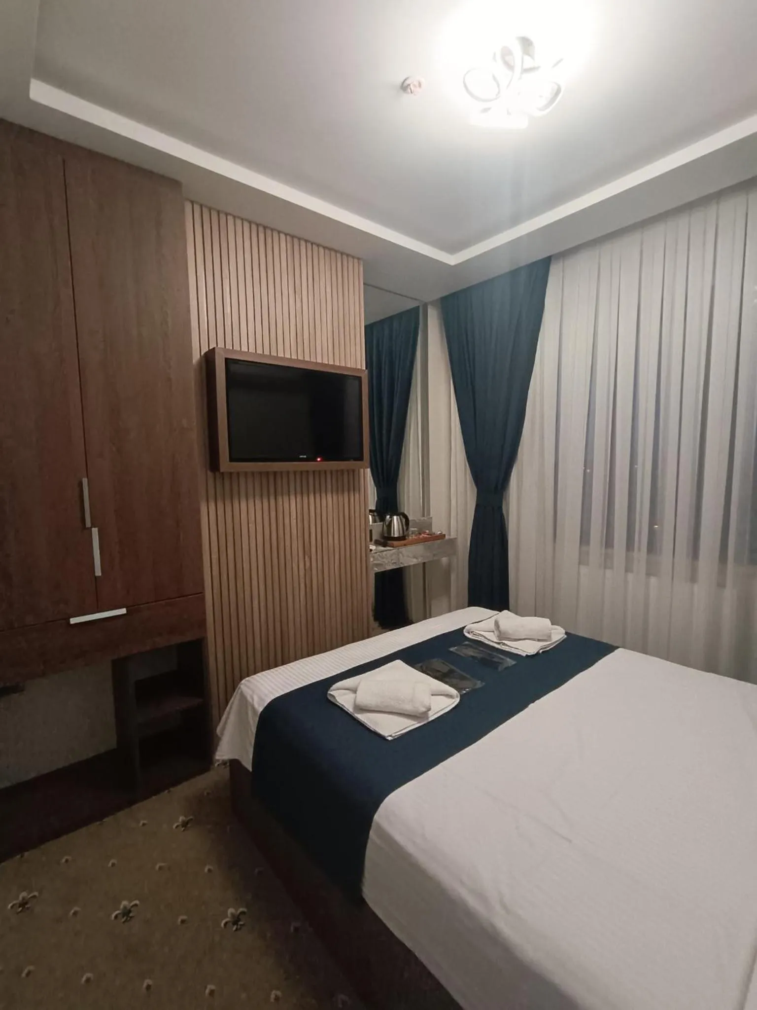 TV and multimedia, Bed in Airport Waves Hotel