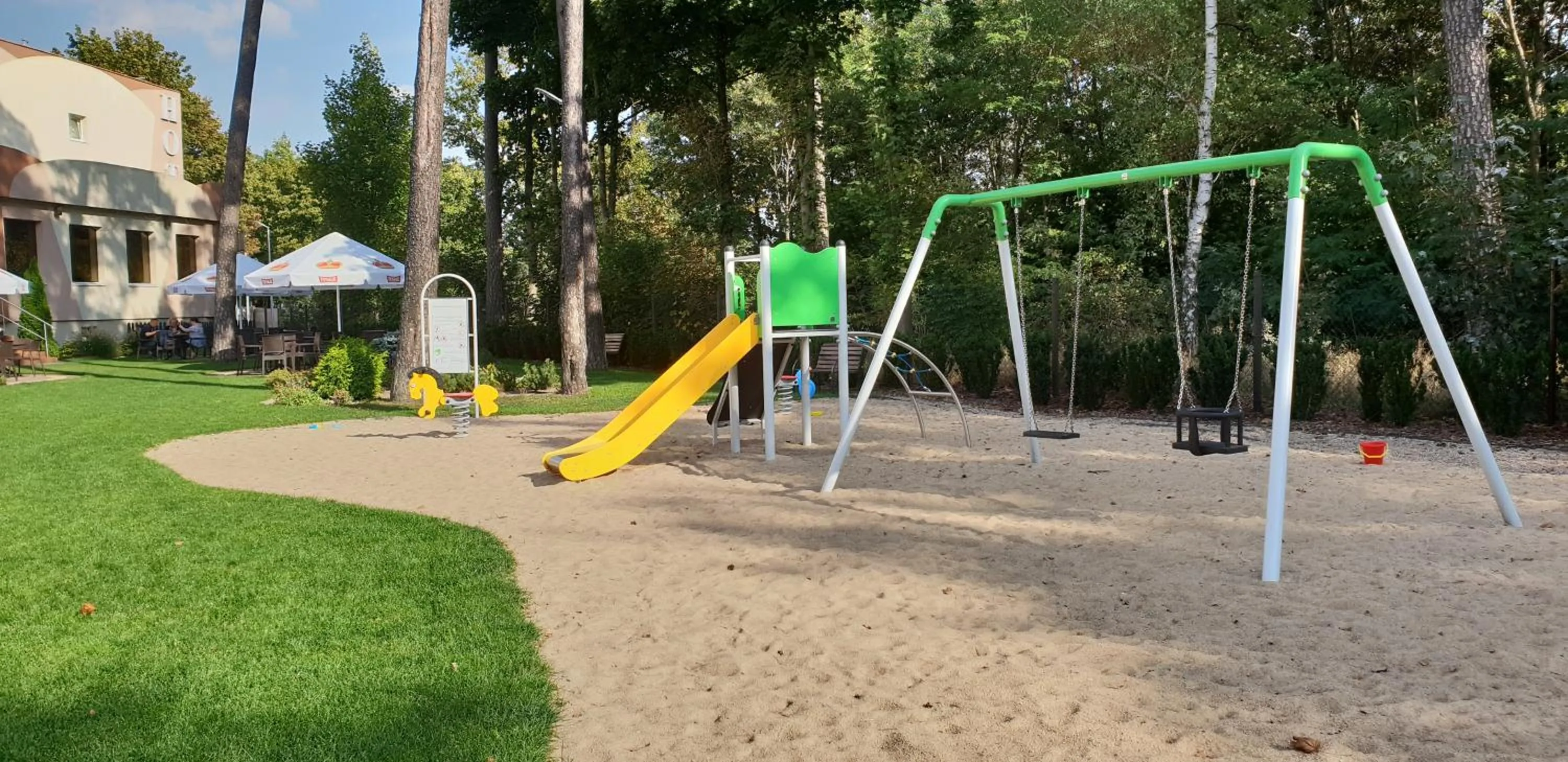 People in Hotel Ossowski