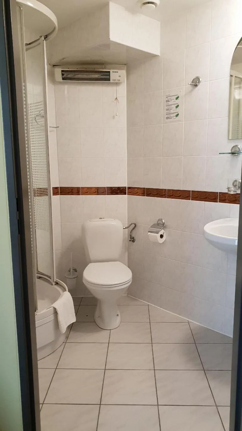 Shower in Hotel Ossowski