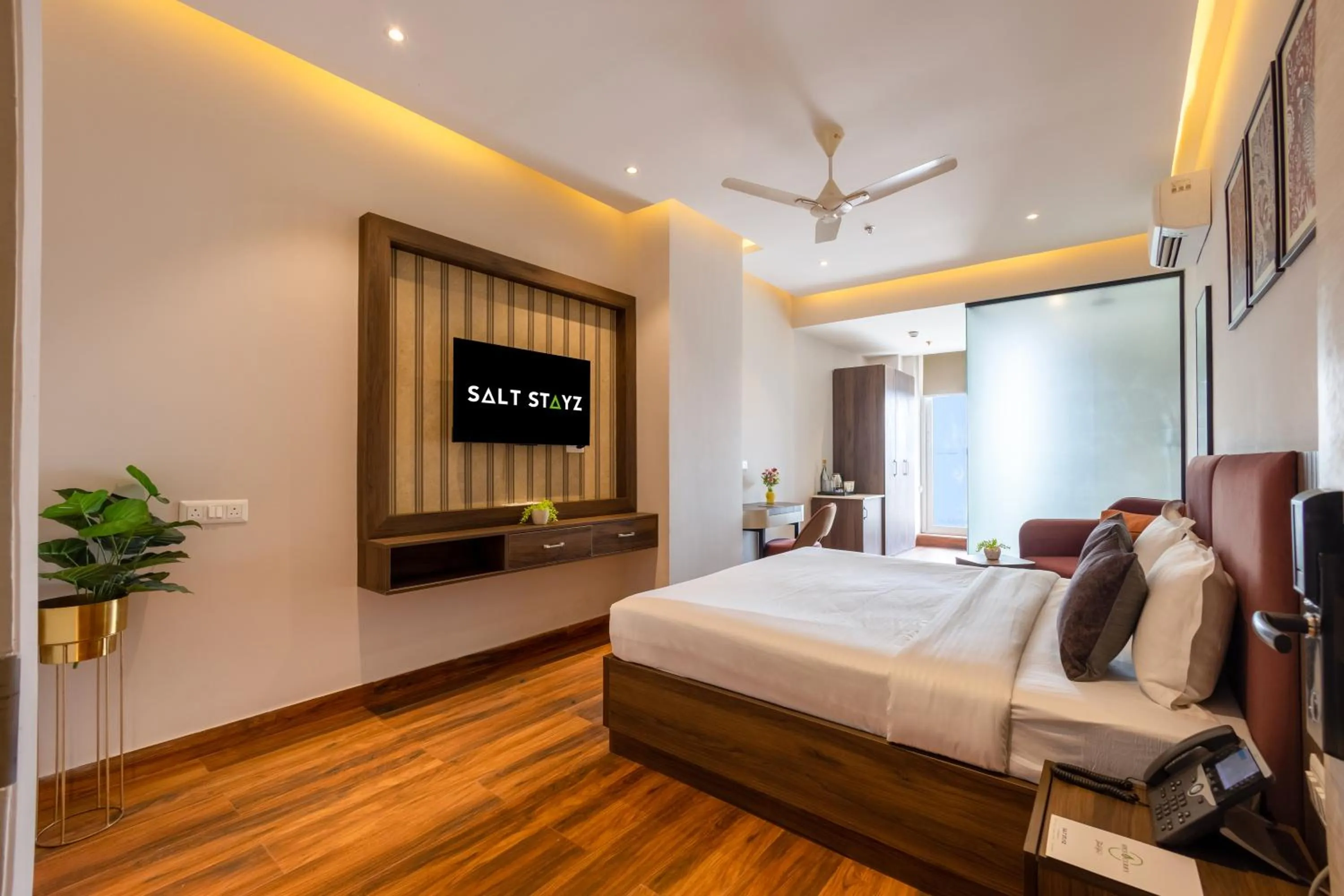 Bed in Saltstayz Premier Suite Chandigarh Mohali