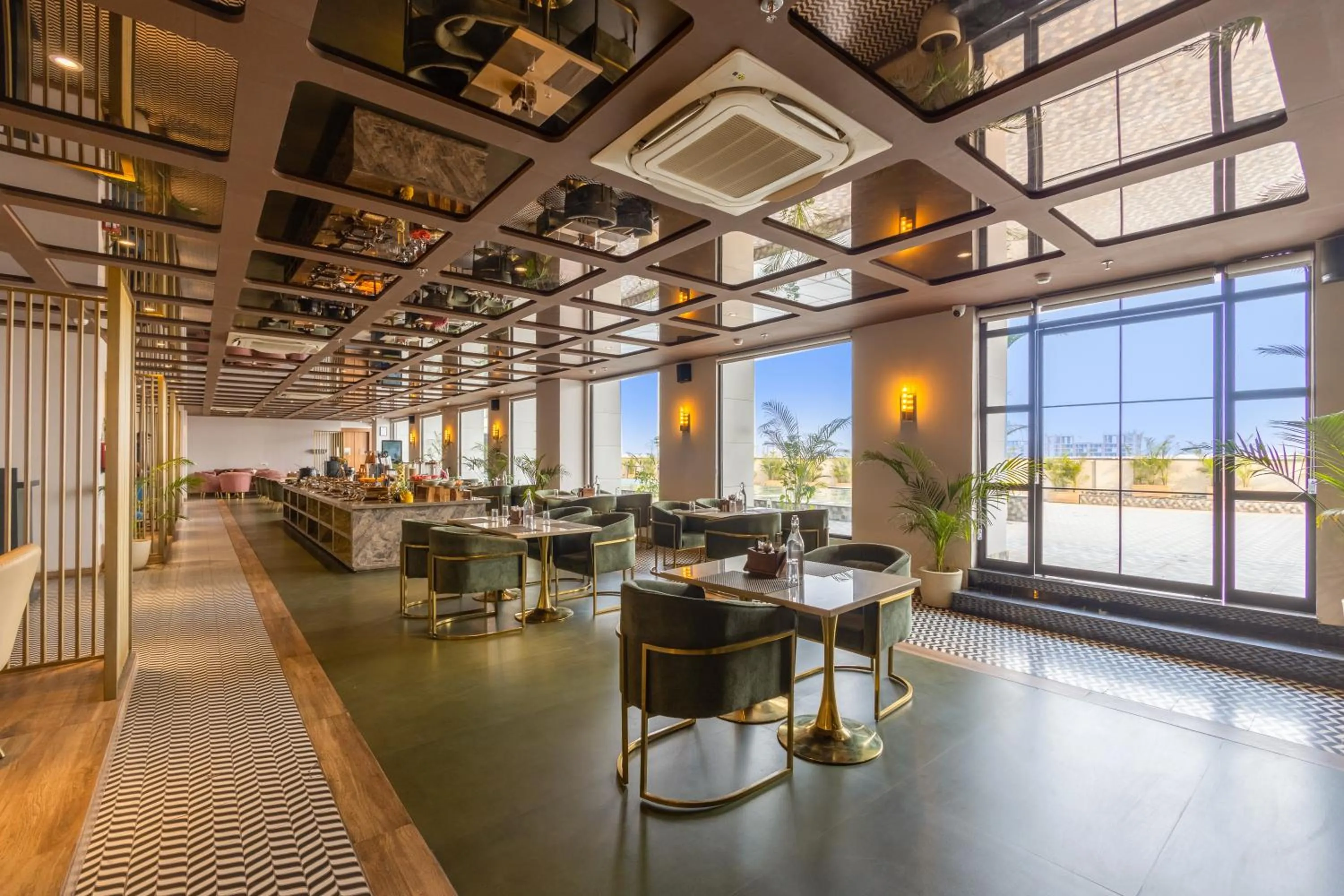 Restaurant/places to eat in Saltstayz Premier Suite Chandigarh Mohali