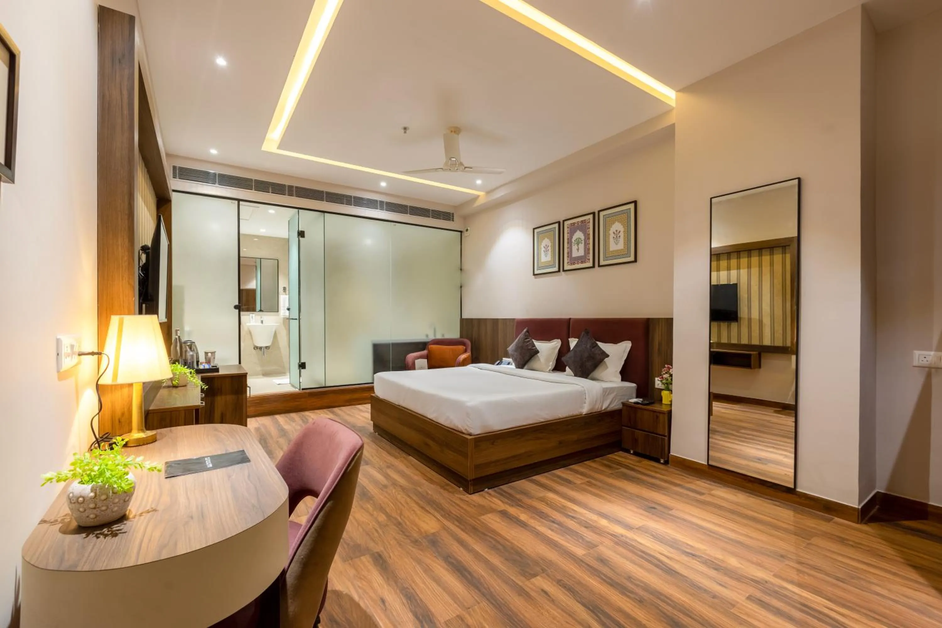 King Room with Balcony in Saltstayz Premier Suite Chandigarh Mohali