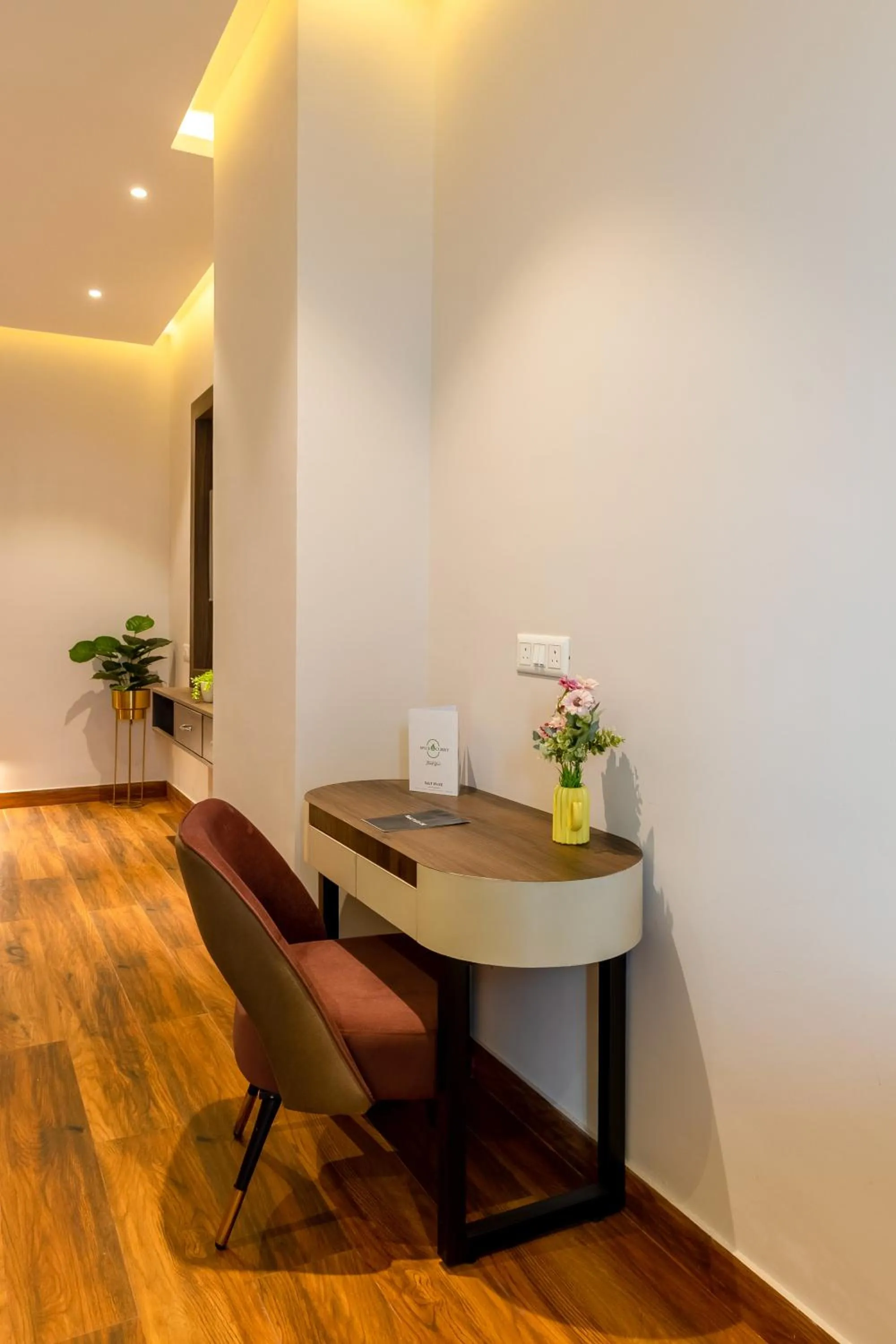 Seating area in Saltstayz Premier Suite Chandigarh Mohali