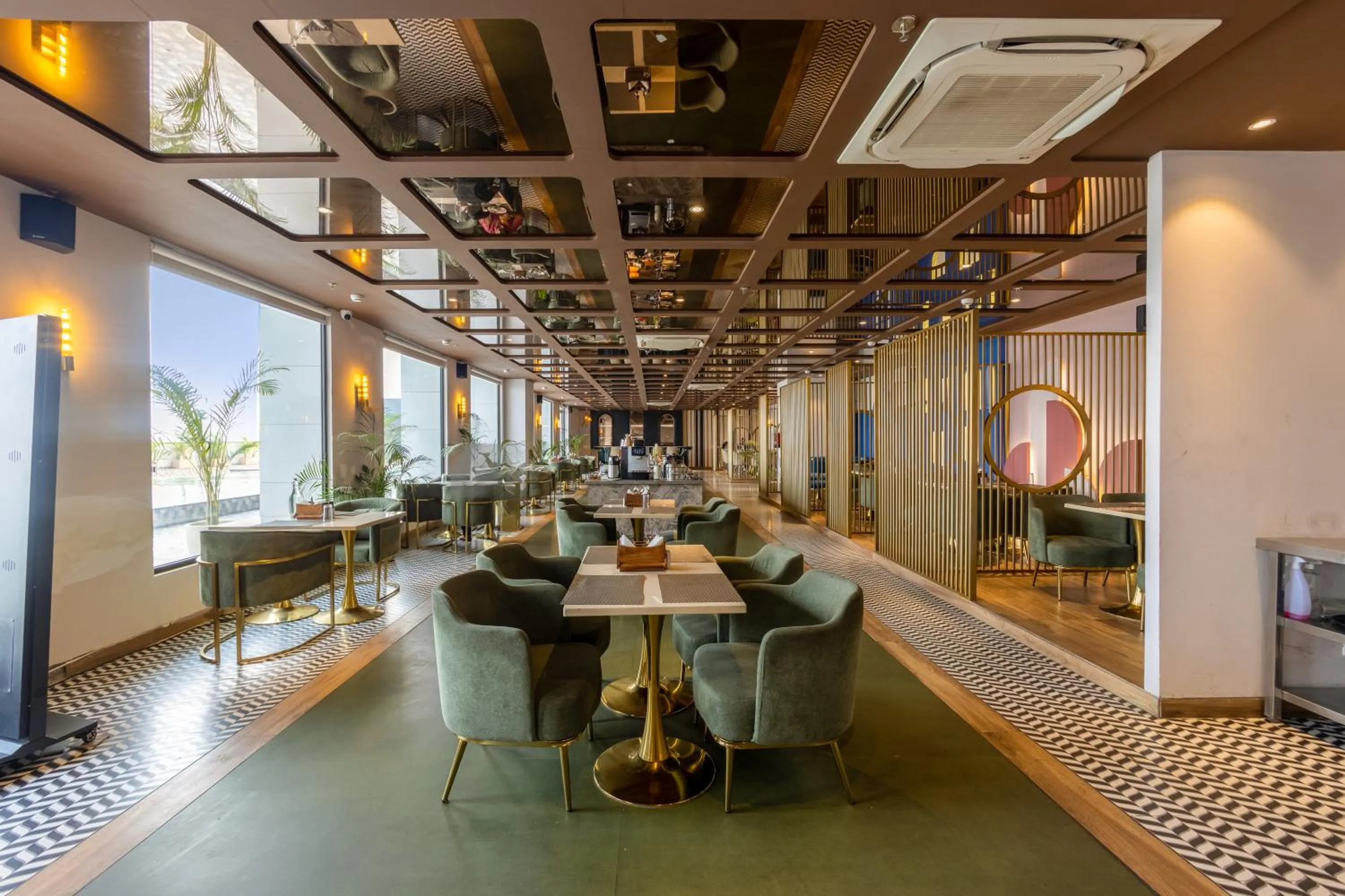 Restaurant/places to eat in Saltstayz Premier Suite Chandigarh Mohali