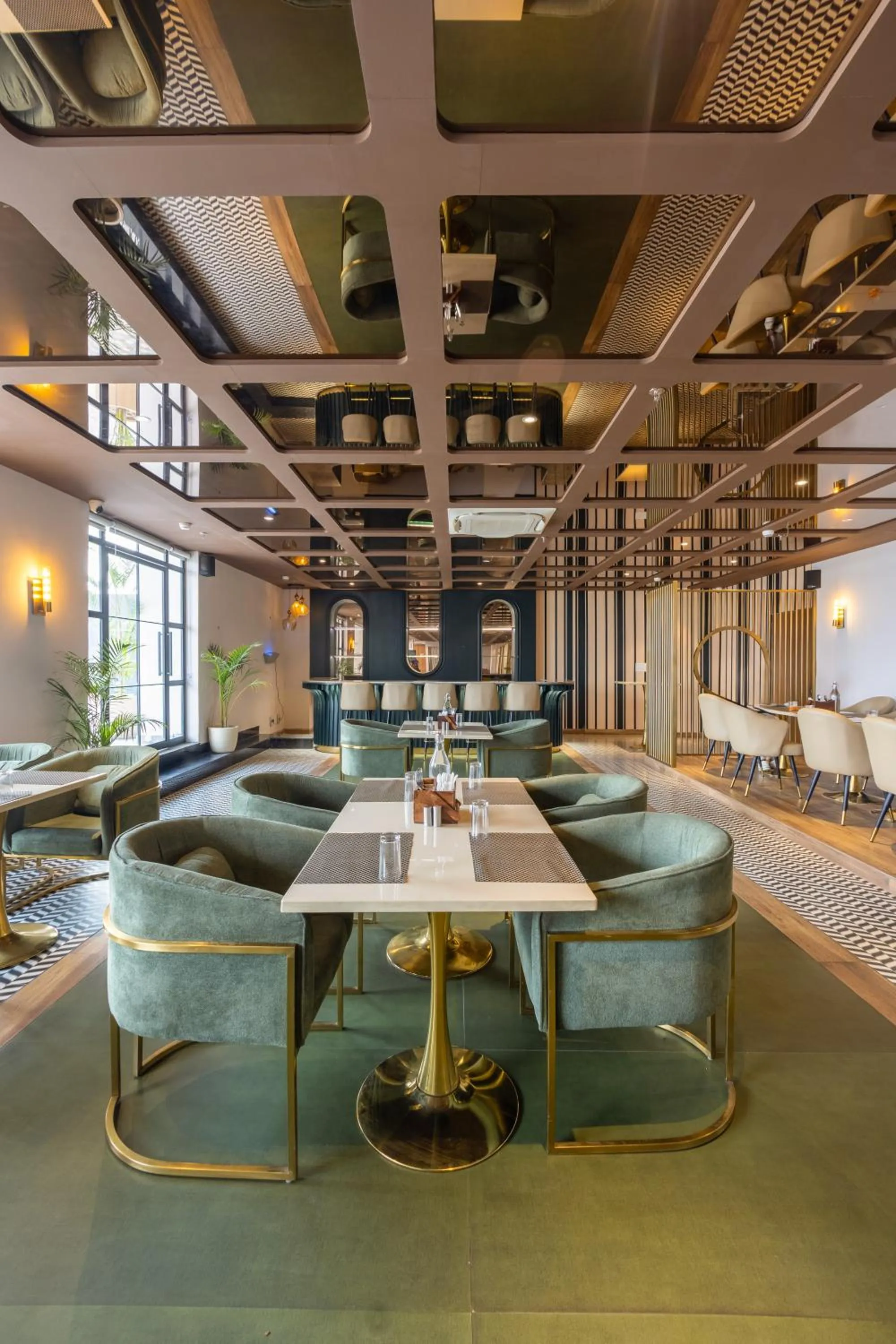 Restaurant/places to eat in Saltstayz Premier Suite Chandigarh Mohali