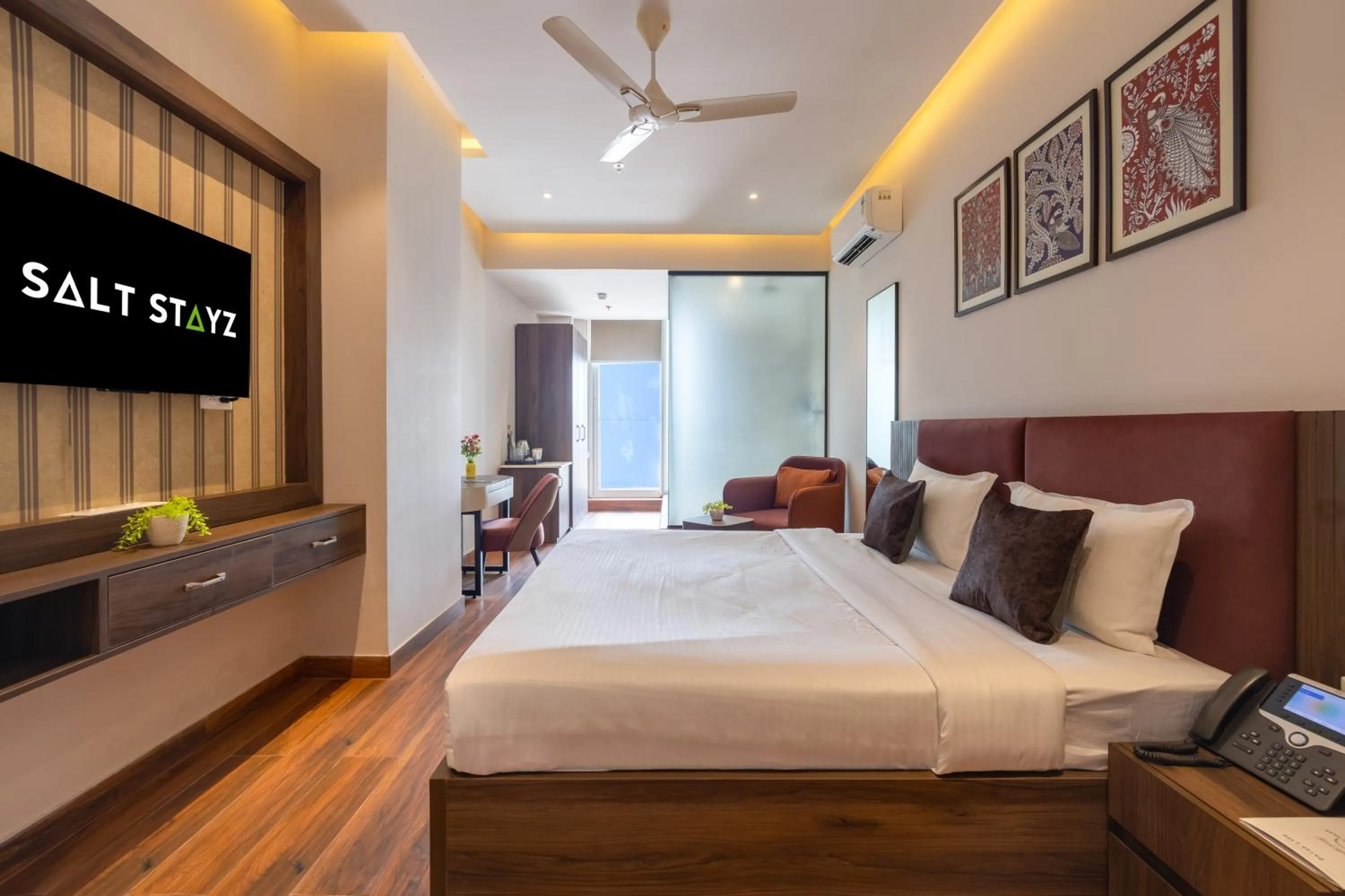 Bed in Saltstayz Premier Suite Chandigarh Mohali