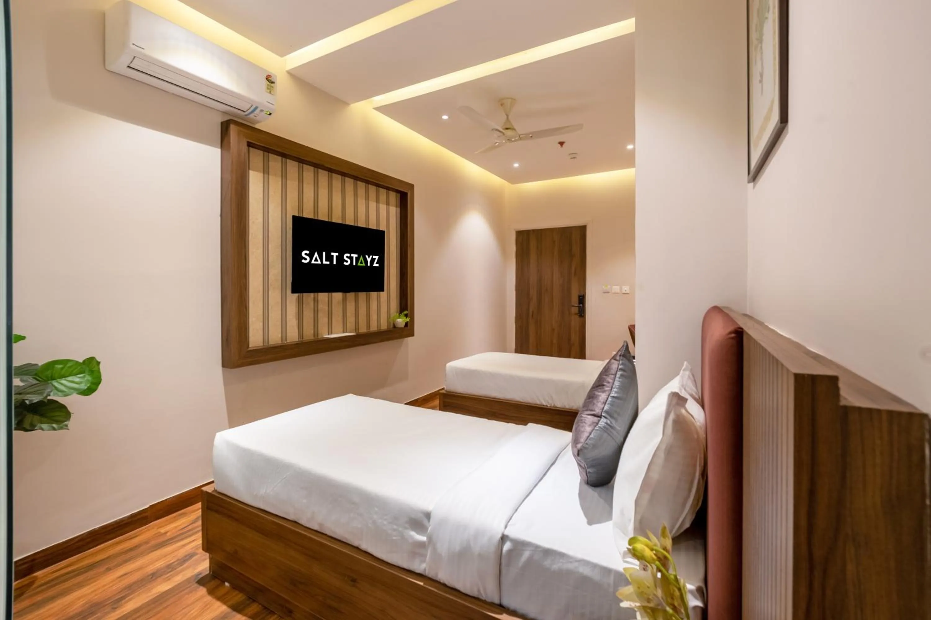 Bed in Saltstayz Premier Suite Chandigarh Mohali