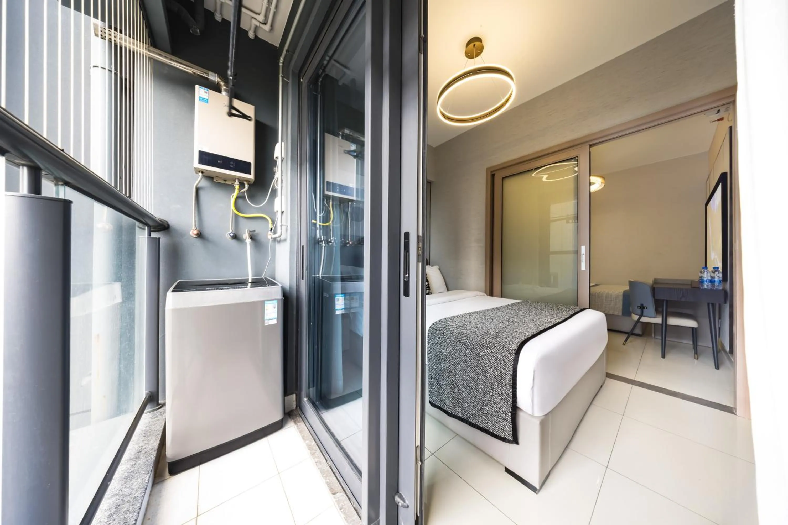 Balcony/Terrace, Bed in Kingkey Shuibei International Apartment Hotel