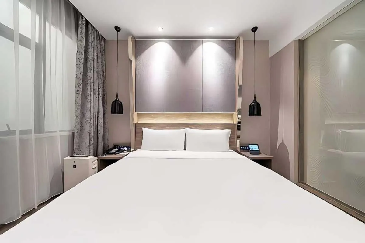 Photo of the whole room, Bed in JL Boutique Hotel shanghai Tian An 1000 Trees Jing An Temple changshou Road Store