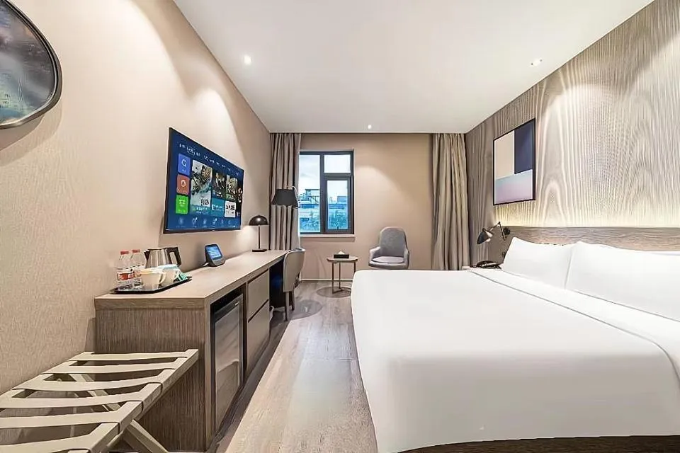 Photo of the whole room, Bed in JL Boutique Hotel shanghai Tian An 1000 Trees Jing An Temple changshou Road Store
