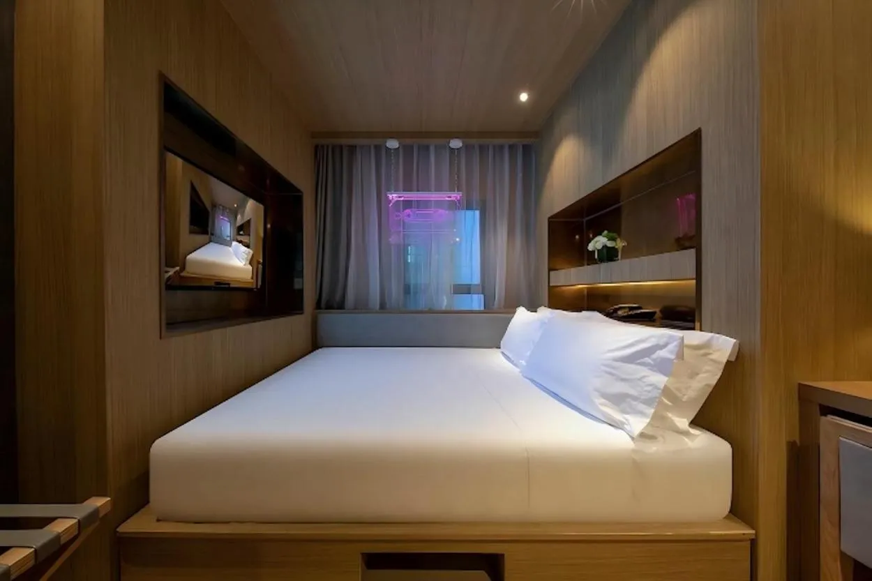 Photo of the whole room, Bed in JL Boutique Hotel shanghai Tian An 1000 Trees Jing An Temple changshou Road Store