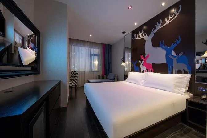 Photo of the whole room, Bed in JL Boutique Hotel shanghai Tian An 1000 Trees Jing An Temple changshou Road Store