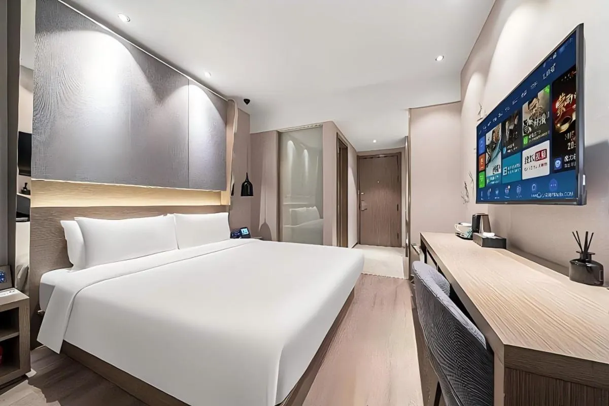 Photo of the whole room, Bed in JL Boutique Hotel shanghai Tian An 1000 Trees Jing An Temple changshou Road Store