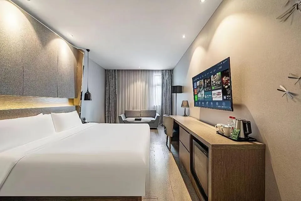 Photo of the whole room, Bed in JL Boutique Hotel shanghai Tian An 1000 Trees Jing An Temple changshou Road Store