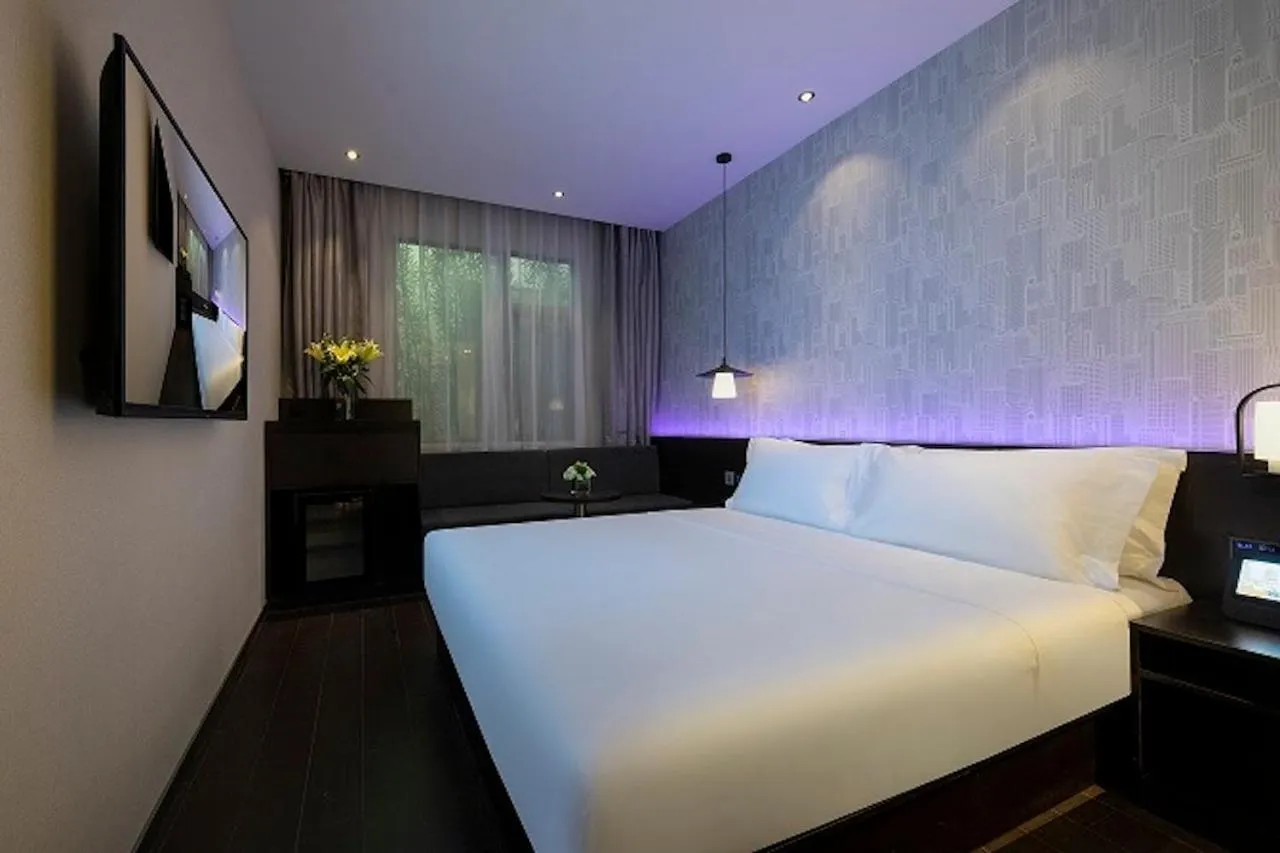 Bed in JL Boutique Hotel shanghai Tian An 1000 Trees Jing An Temple changshou Road Store