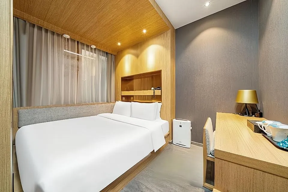 Photo of the whole room, Bed in JL Boutique Hotel shanghai Tian An 1000 Trees Jing An Temple changshou Road Store