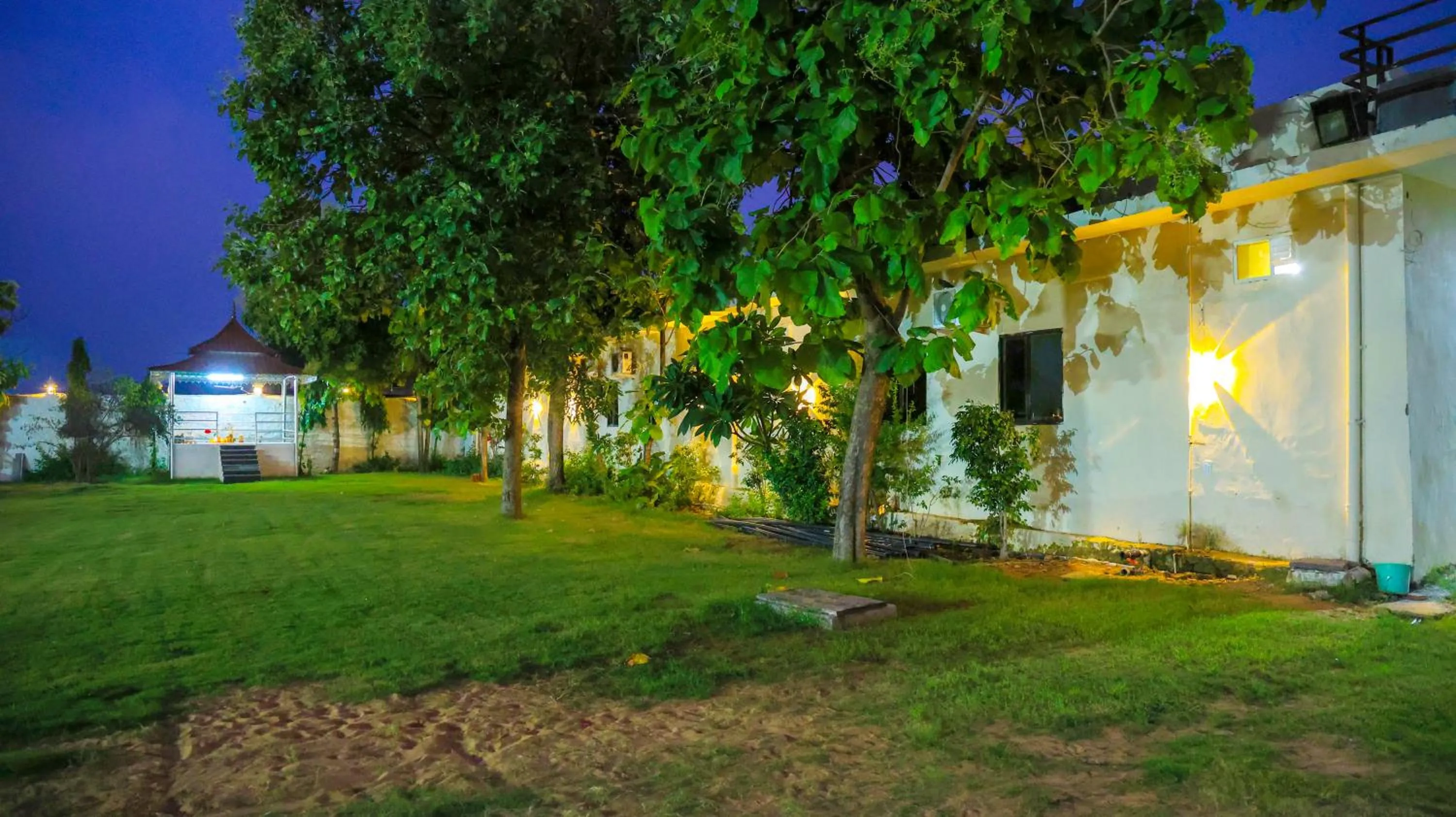 Garden in The Lala Hotel and Resort