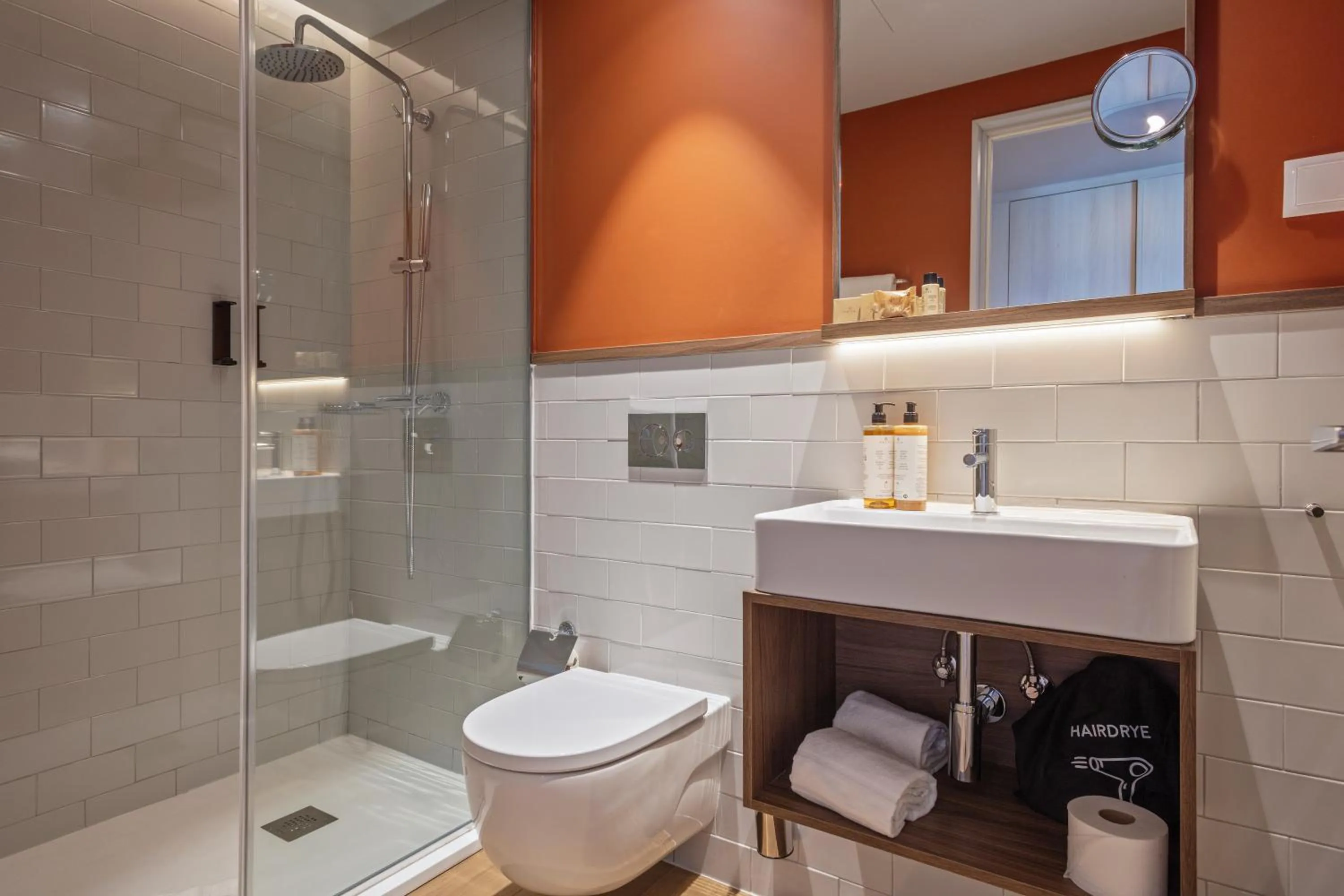 Shower in Hotel Acta Moa