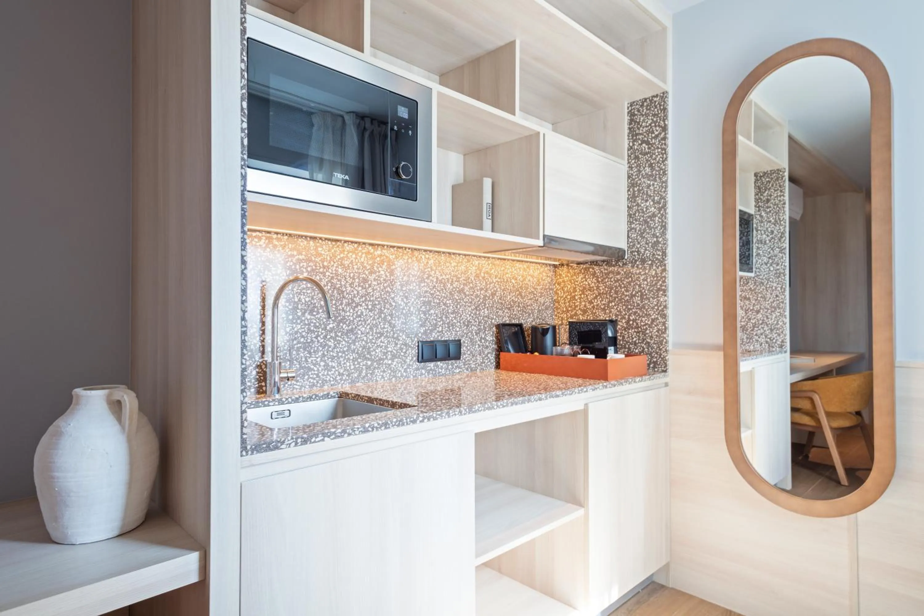 Coffee/tea facilities in Hotel Acta Moa