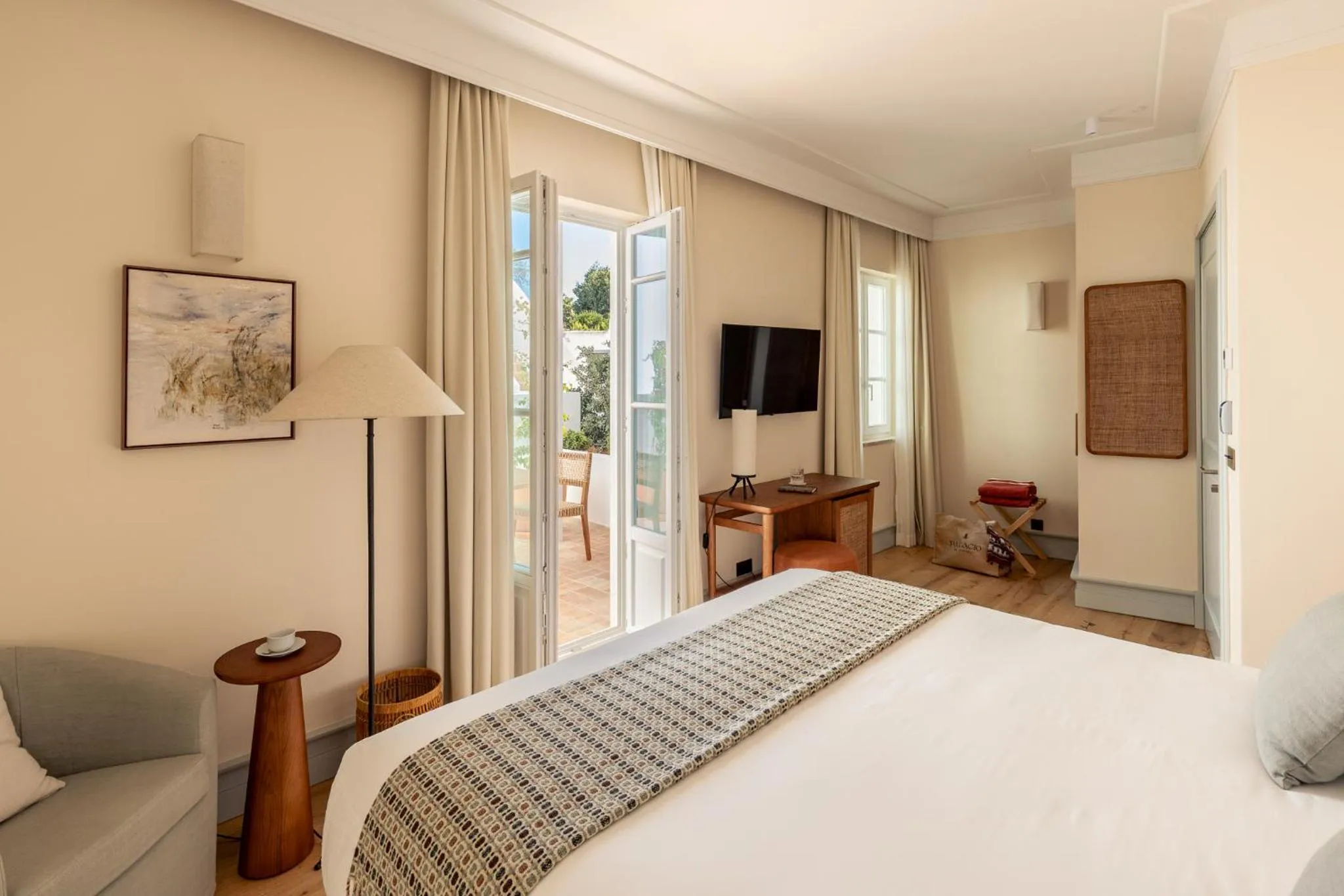 Bed in Palácio de Tavira, a Small Luxury Hotel of the World