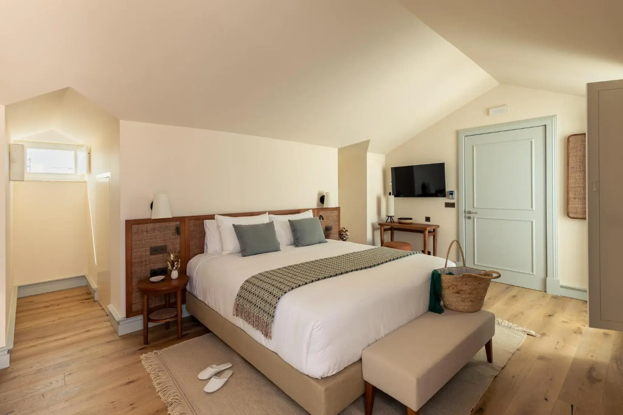 Junior Suite with Balcony in Palácio de Tavira, a Small Luxury Hotel of the World Junior Suite with Balcony in Palácio de Tavira, a Small Luxury Hotel of the World