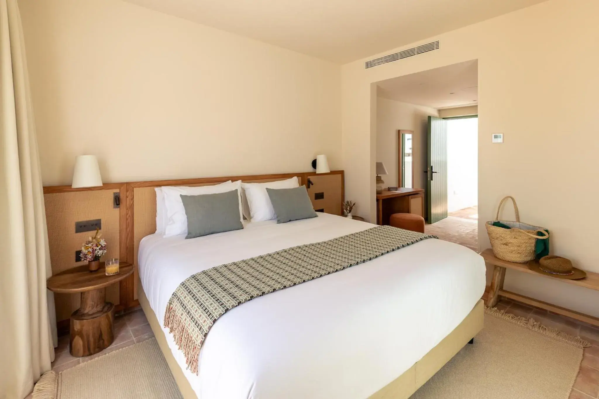 Deluxe Double Room with Balcony in Palácio de Tavira, a Small Luxury Hotel of the World Deluxe Double Room with Balcony in Palácio de Tavira, a Small Luxury Hotel of the World