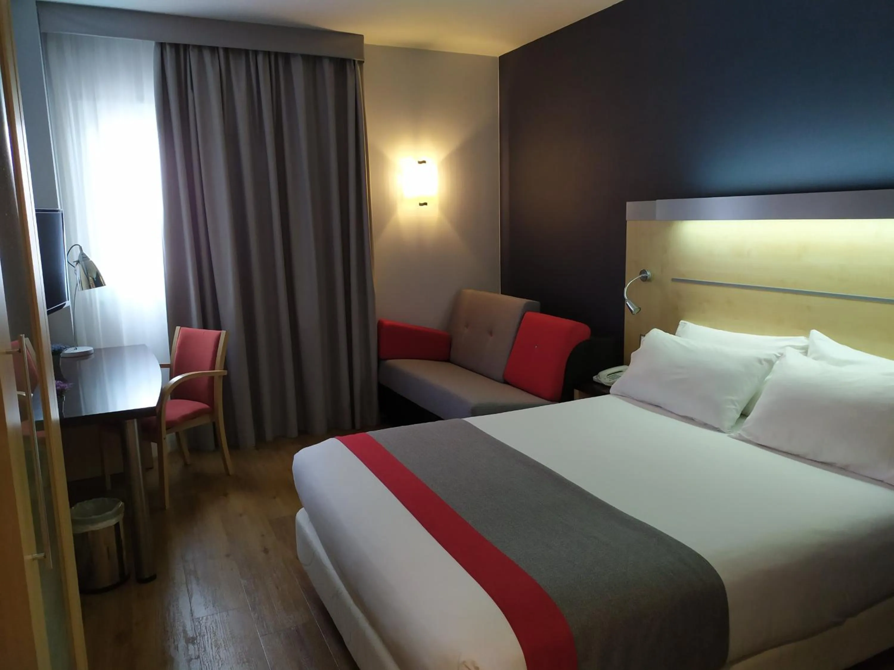 Photo of the whole room, Bed in Holiday Inn Express Madrid-Getafe by IHG