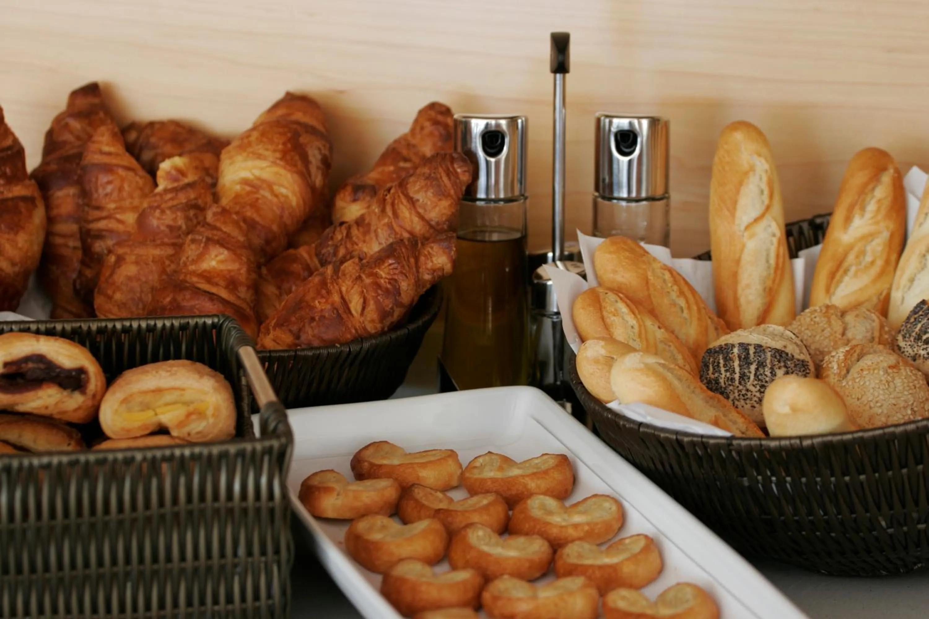 Food and drinks in Holiday Inn Express Madrid-Getafe by IHG