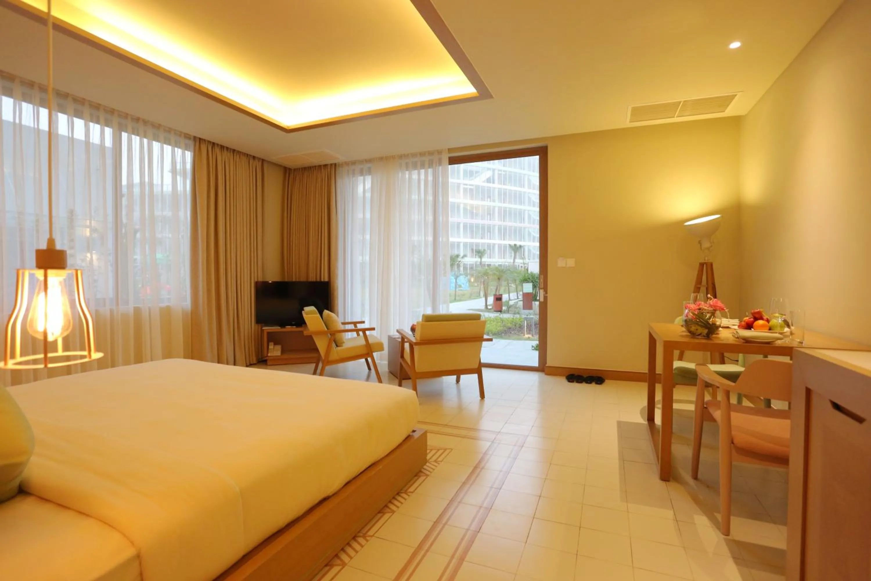 Dining area, Bed in FLC Luxury Hotel Samson