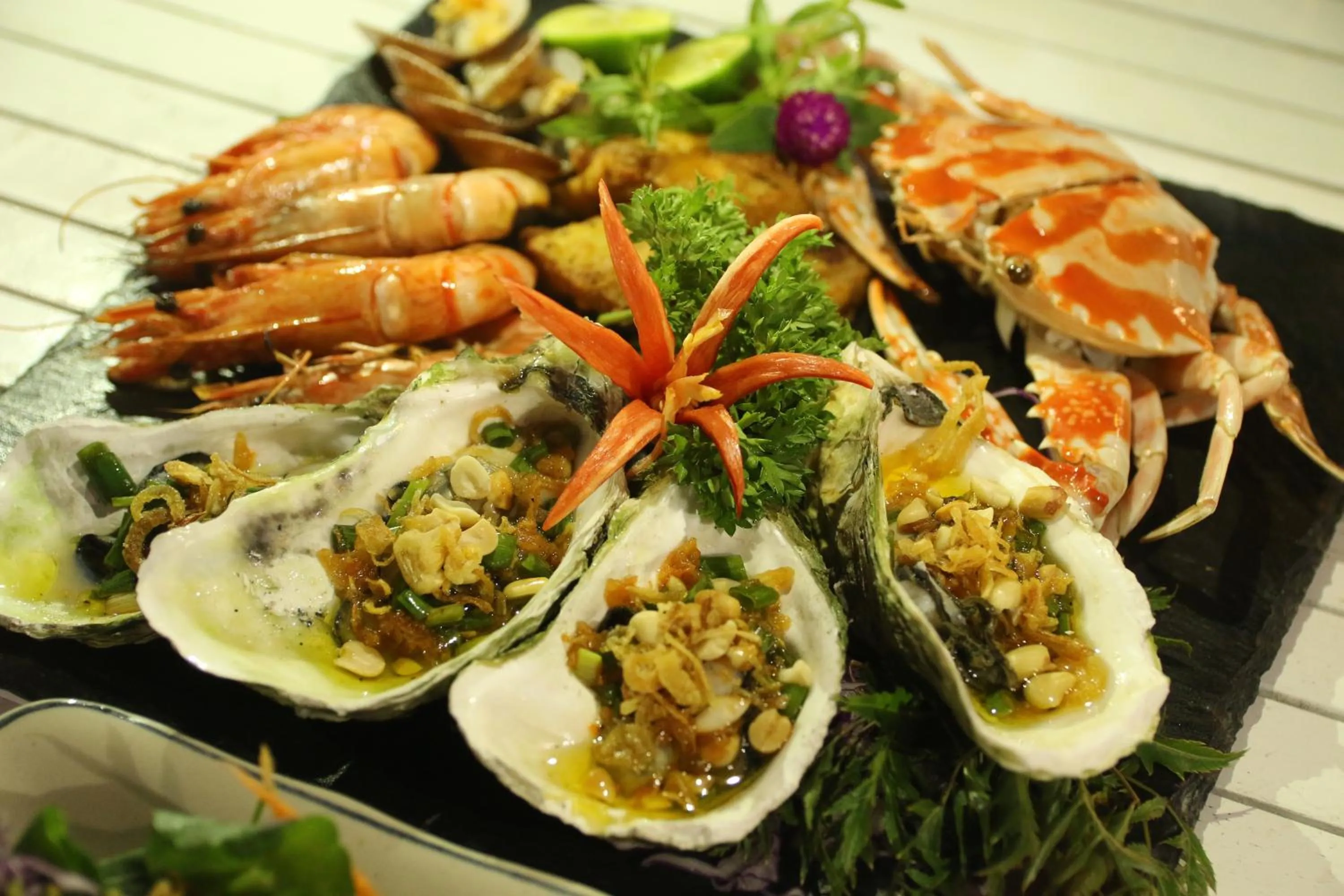 Restaurant/places to eat in FLC Luxury Hotel Samson