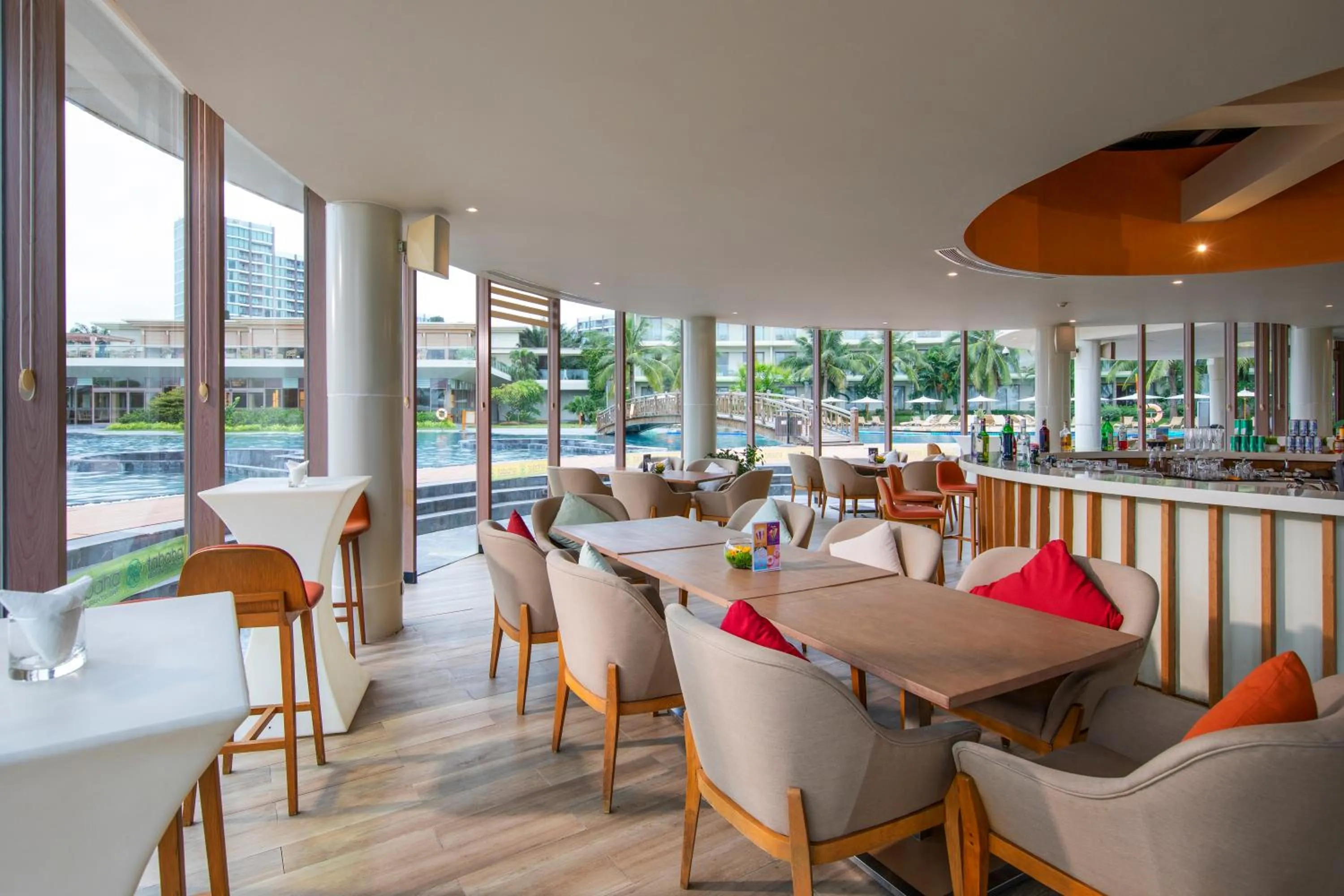 Restaurant/places to eat in FLC Luxury Hotel Samson