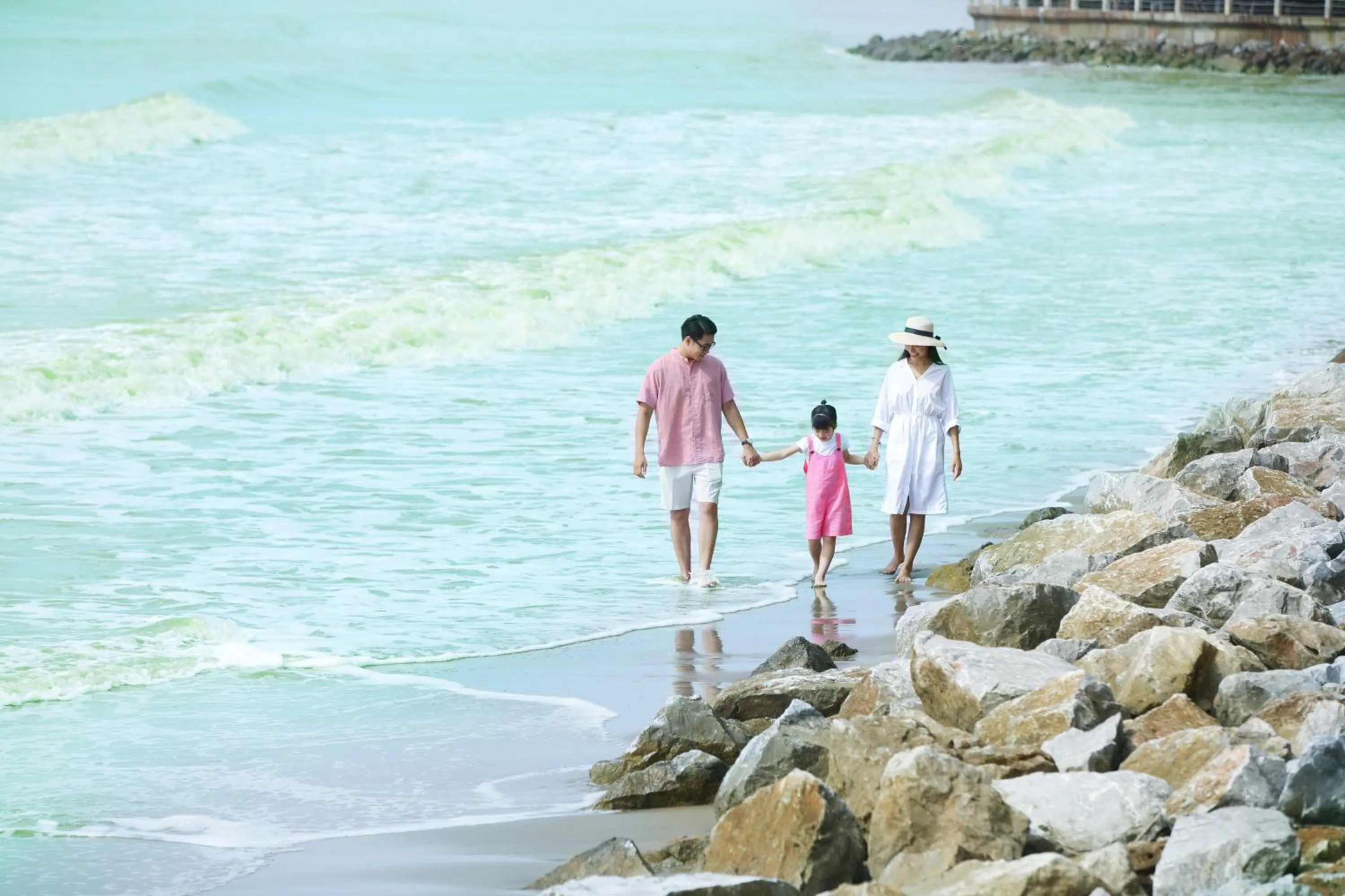 Beach in FLC Luxury Hotel Samson