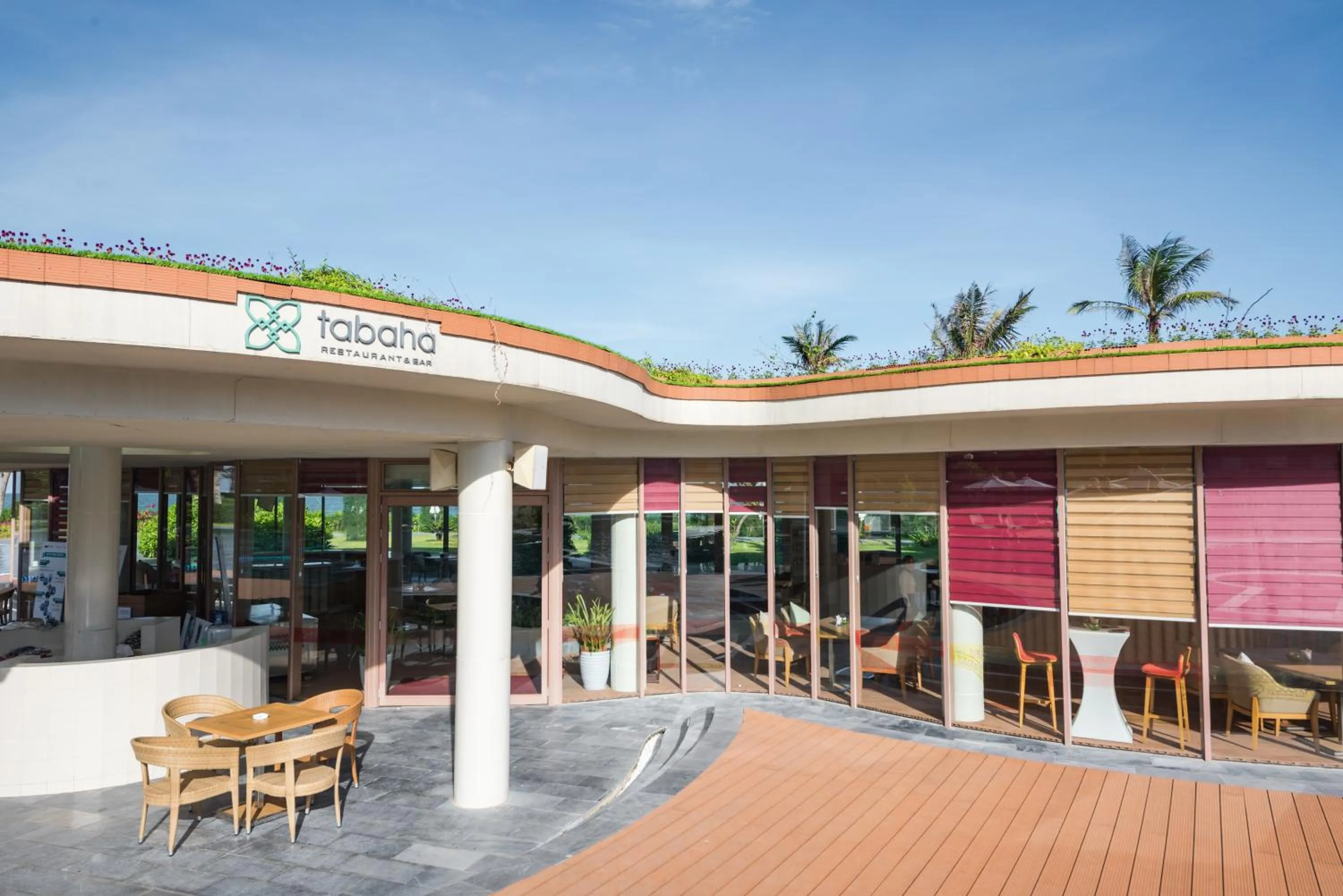 Restaurant/places to eat in FLC Luxury Hotel Samson