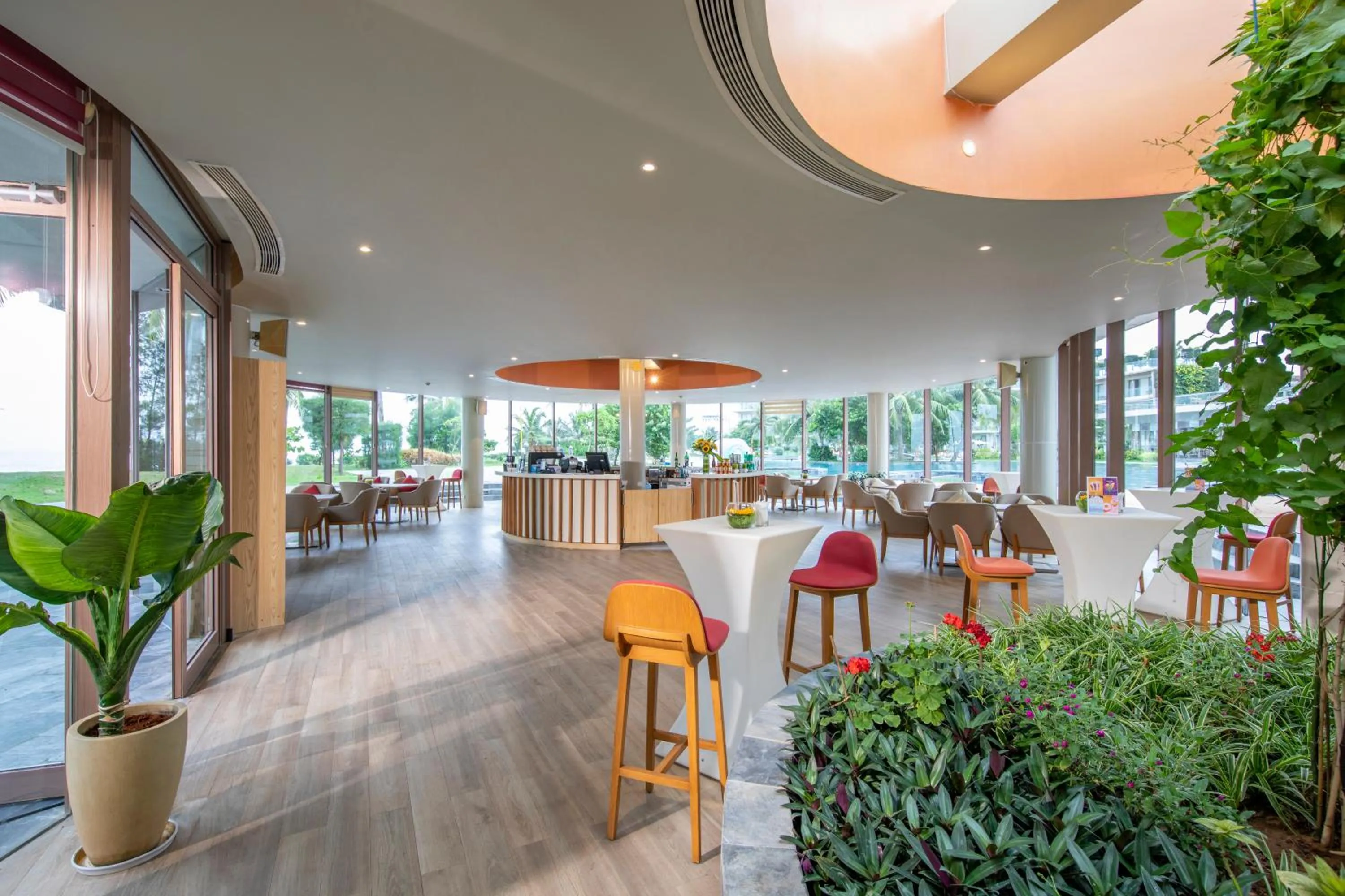 Restaurant/places to eat in FLC Luxury Hotel Samson