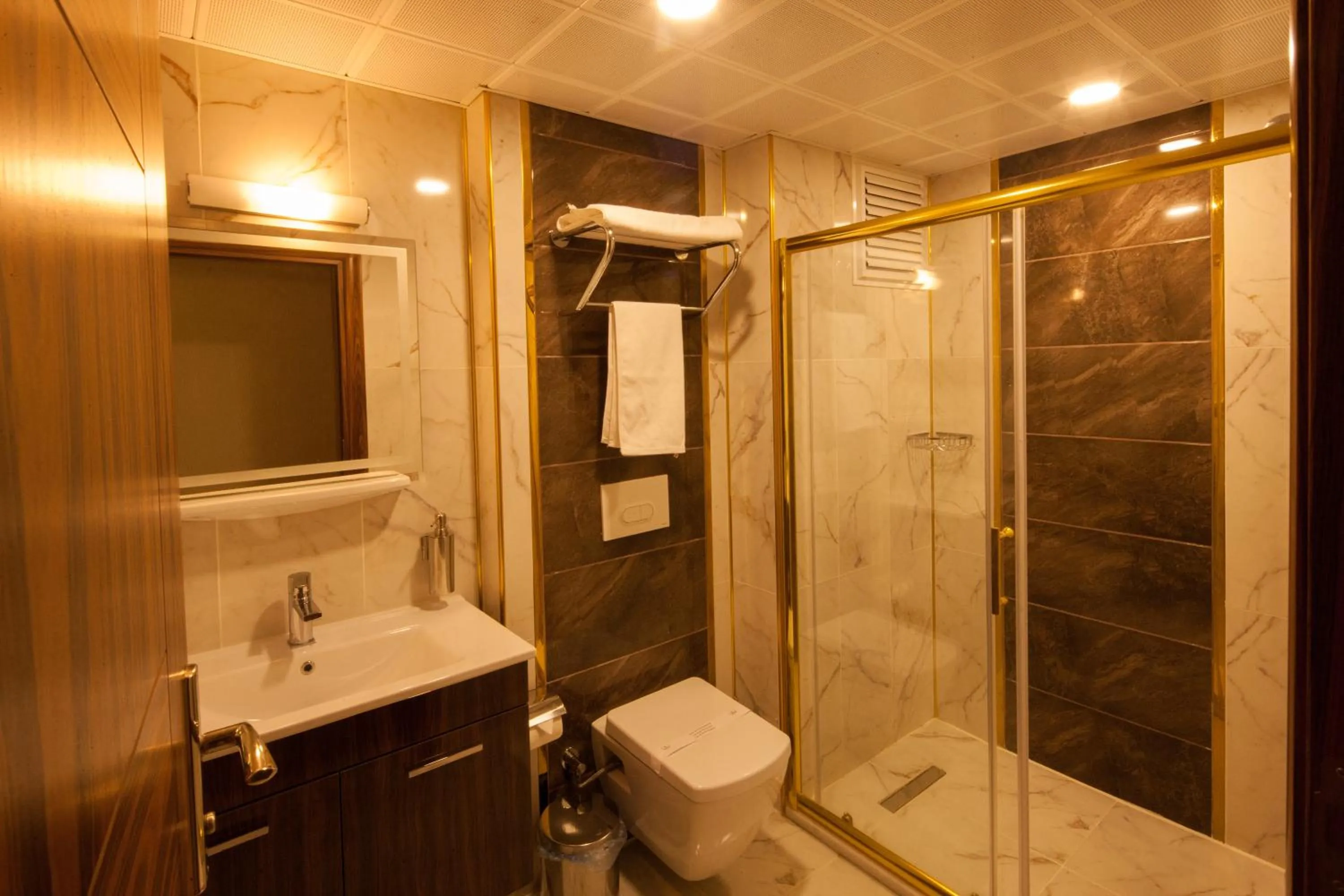 Bathroom in Armin Hotel