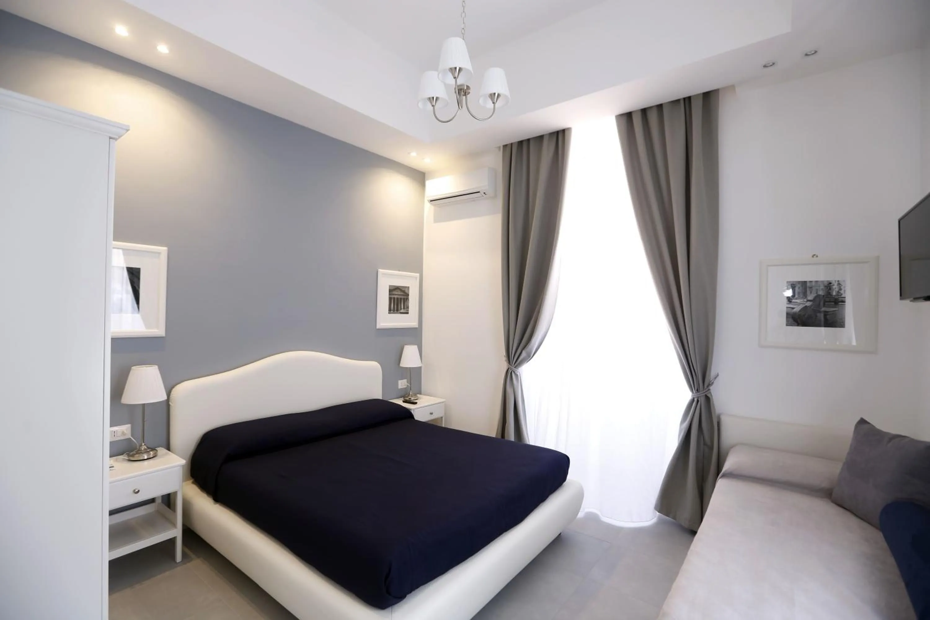 Photo of the whole room, Bed in Rome Together Guest House