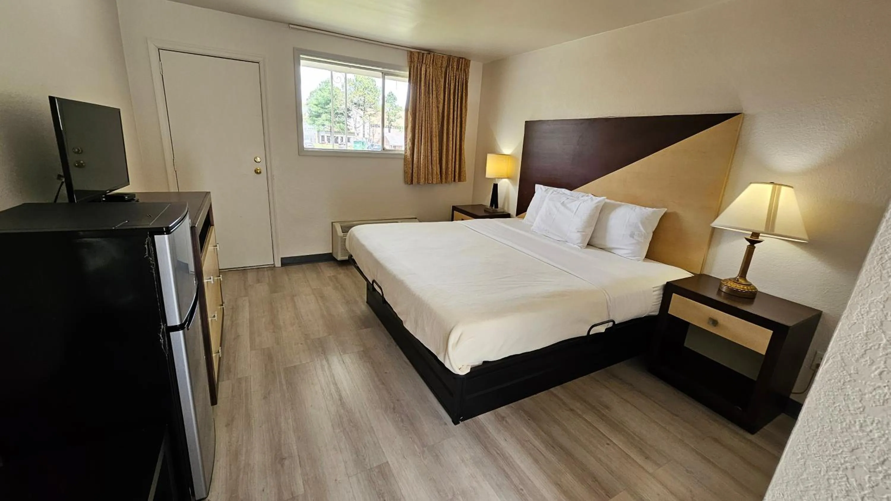 TV and multimedia, Bed in Budget Inn