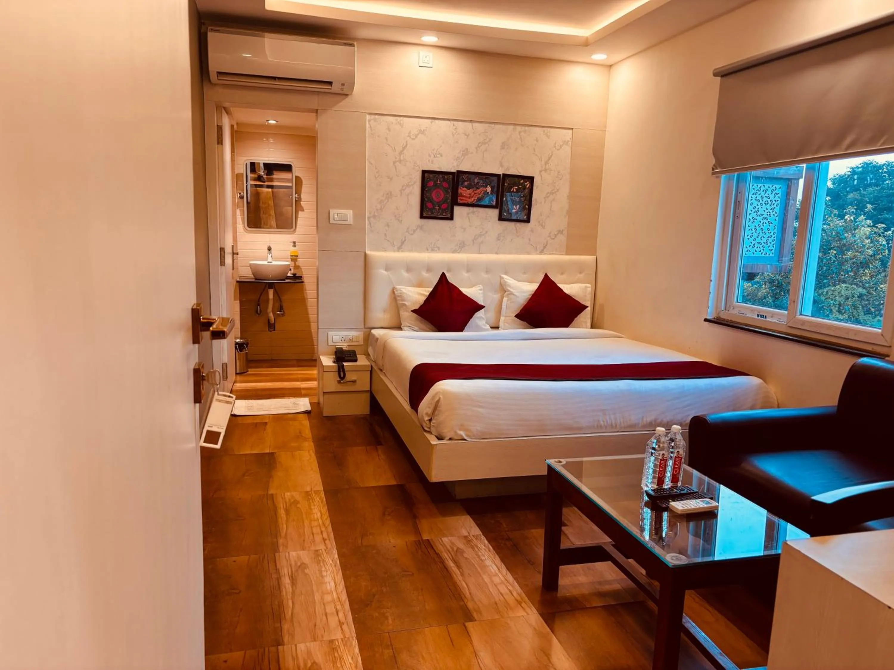 Photo of the whole room in Hotel Chariot Inn