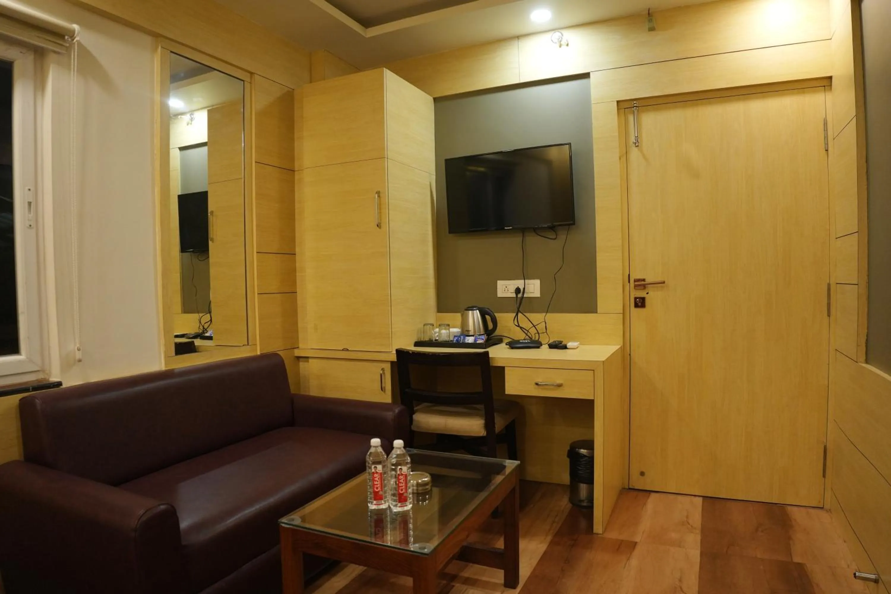 TV and multimedia in Hotel Chariot Inn