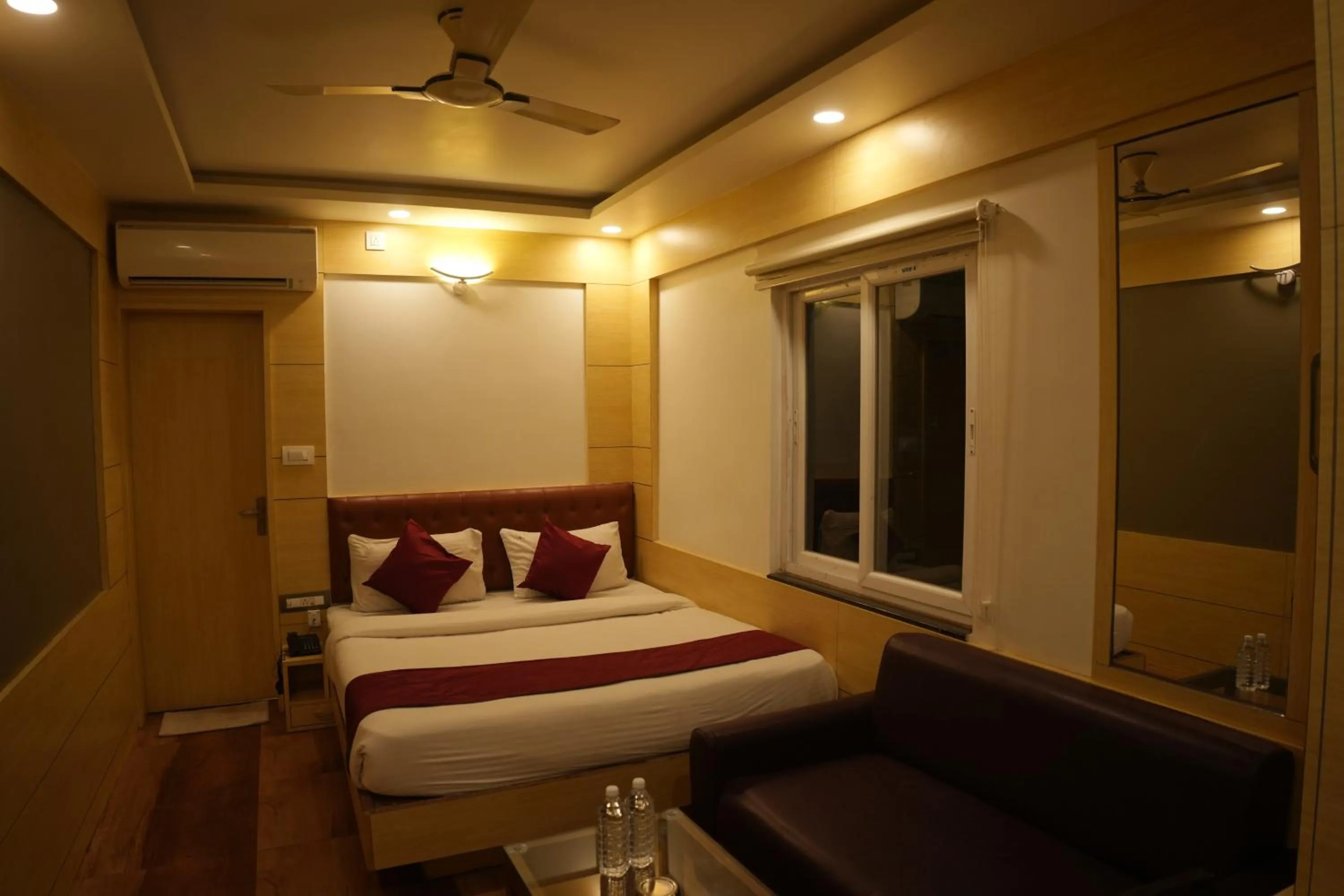 Photo of the whole room in Hotel Chariot Inn