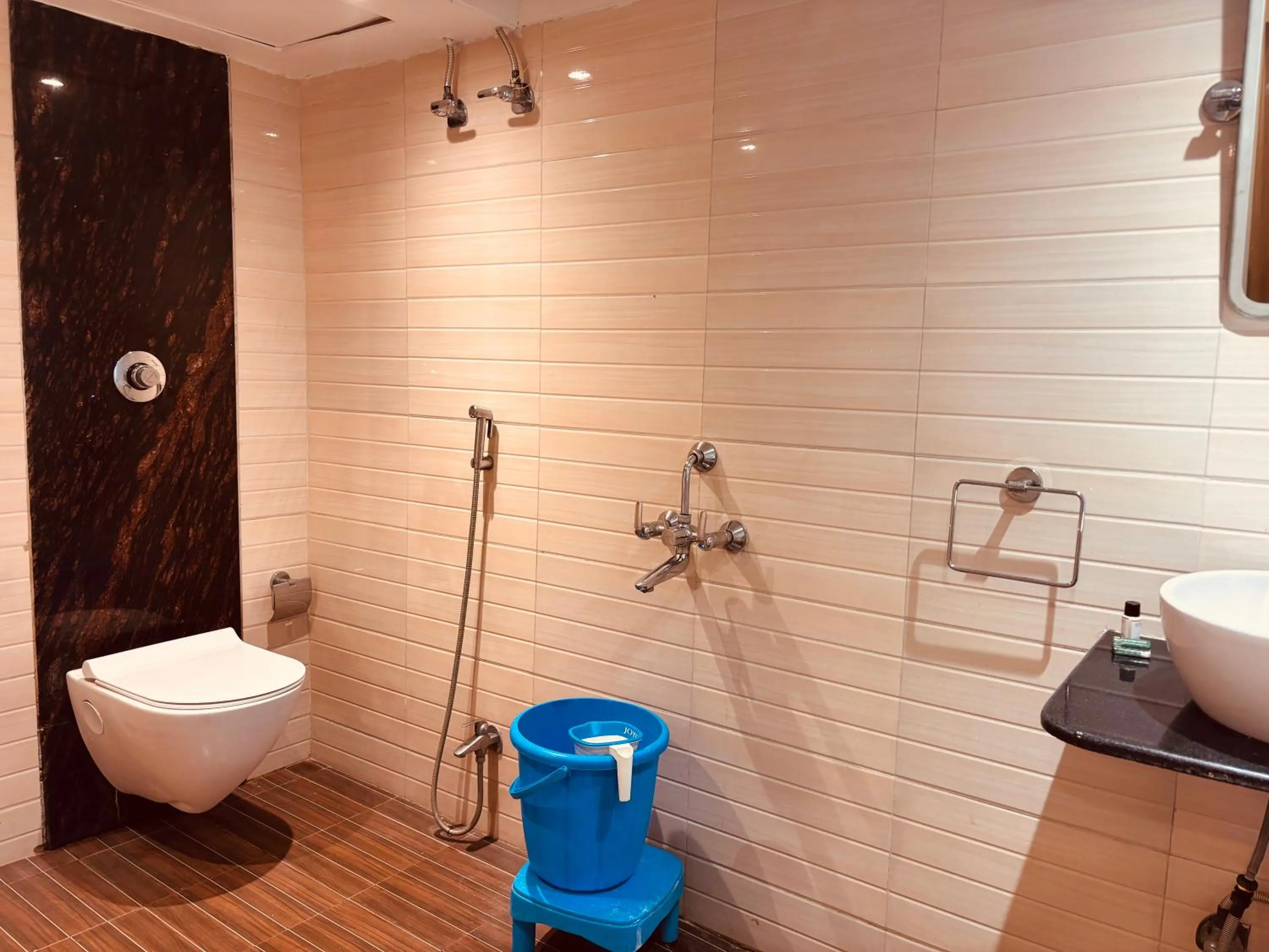 Bathroom in Hotel Chariot Inn