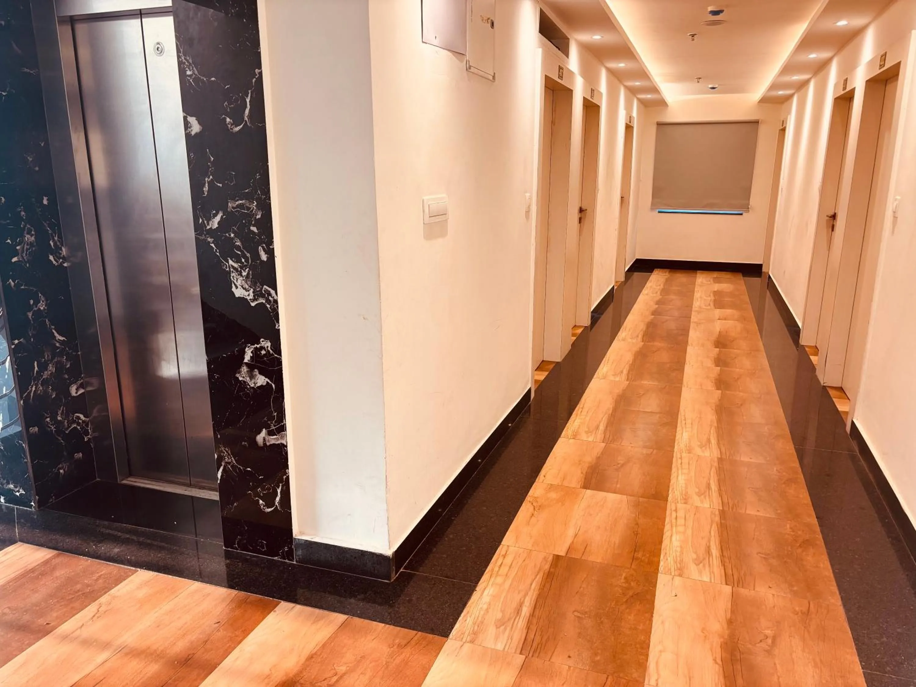 elevator in Hotel Chariot Inn